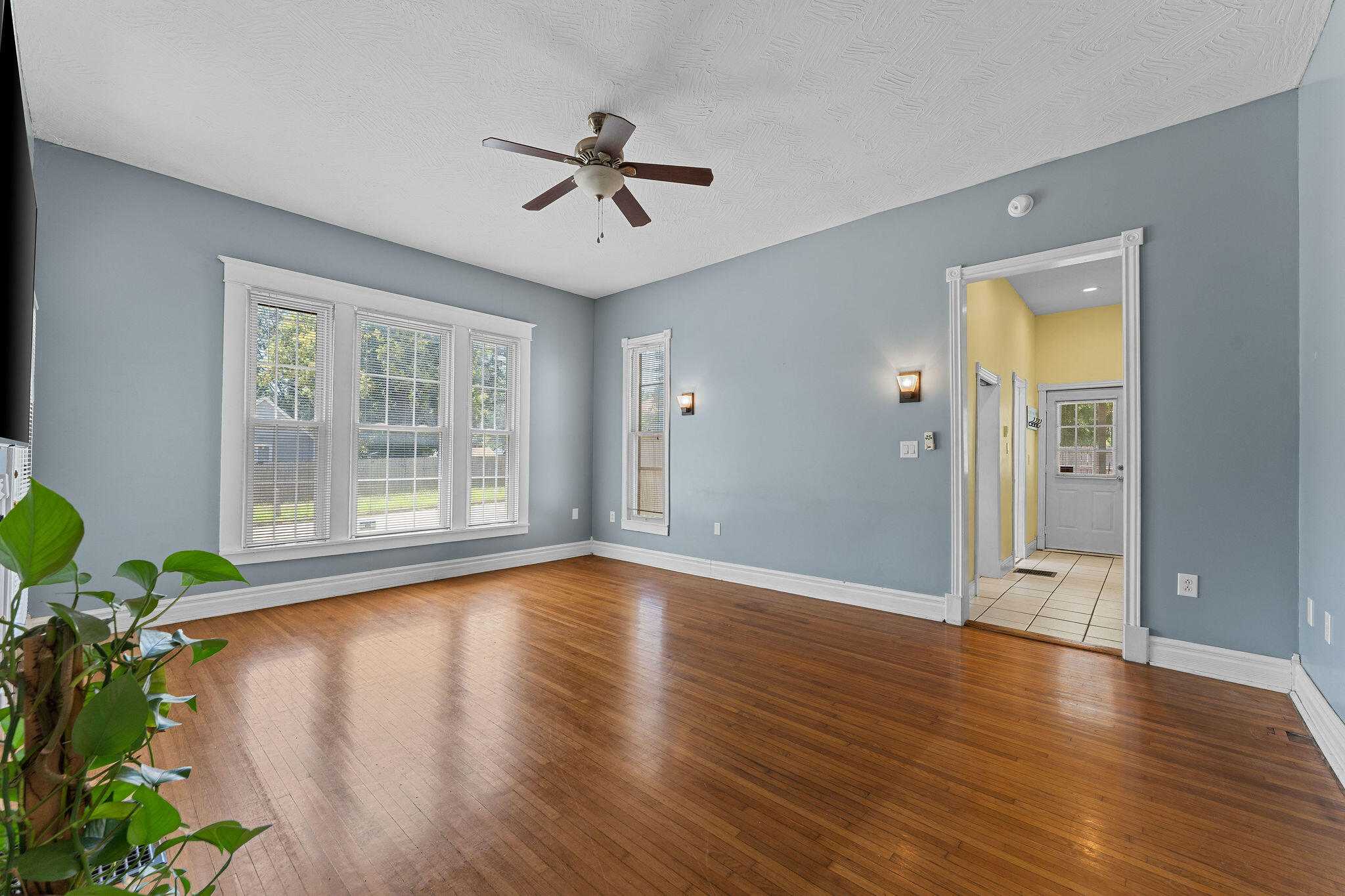 1201 North Broadway Avenue Property Photo 8