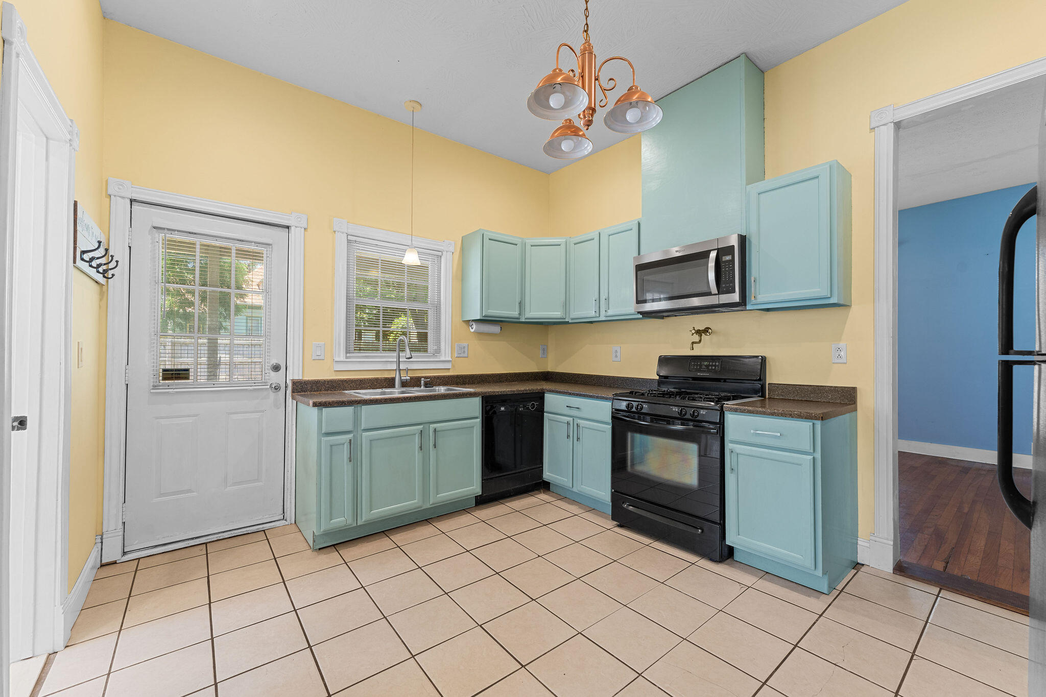 1201 North Broadway Avenue Property Photo 10