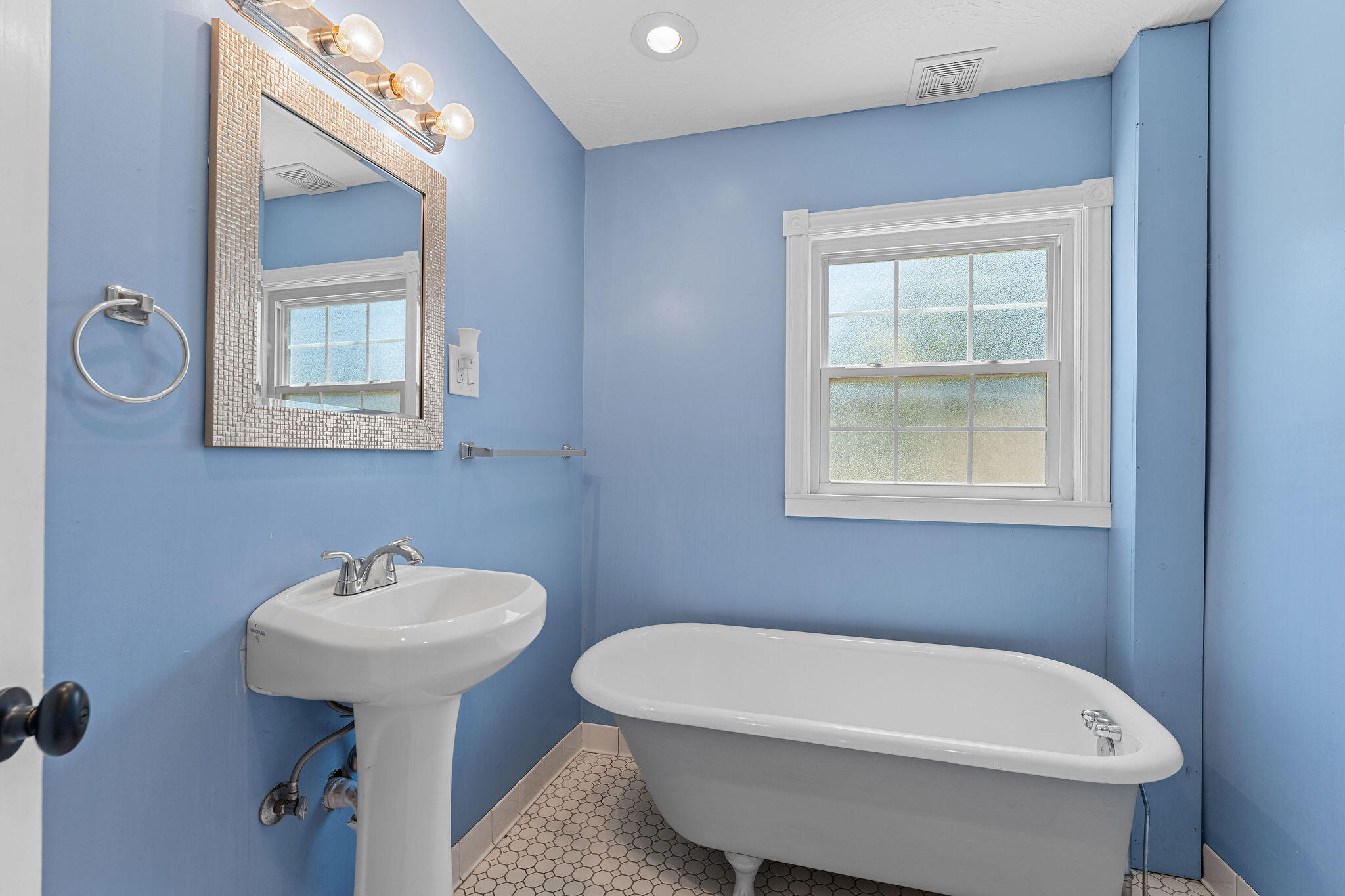 1201 North Broadway Avenue Property Photo 14