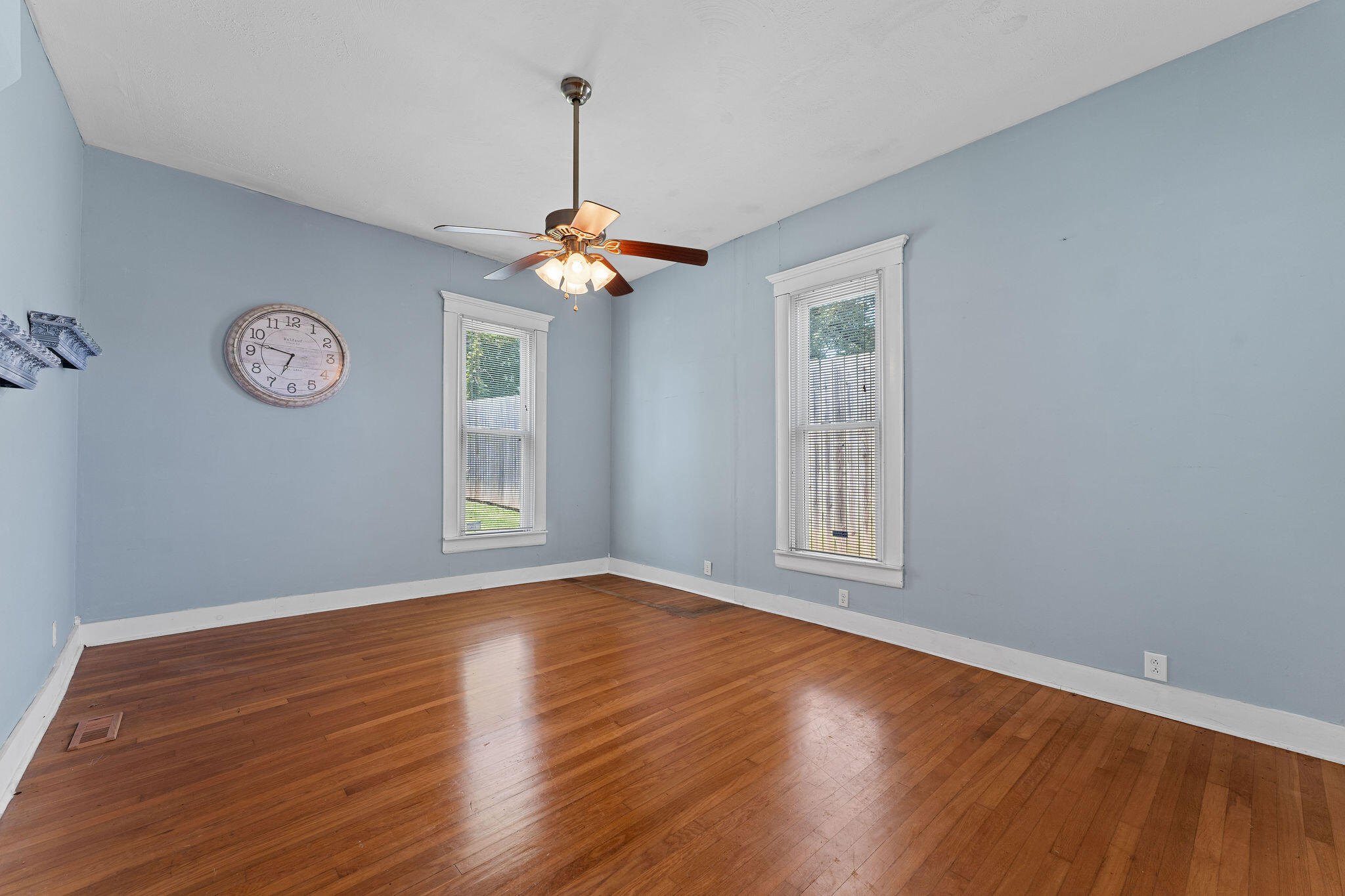 1201 North Broadway Avenue Property Photo 15