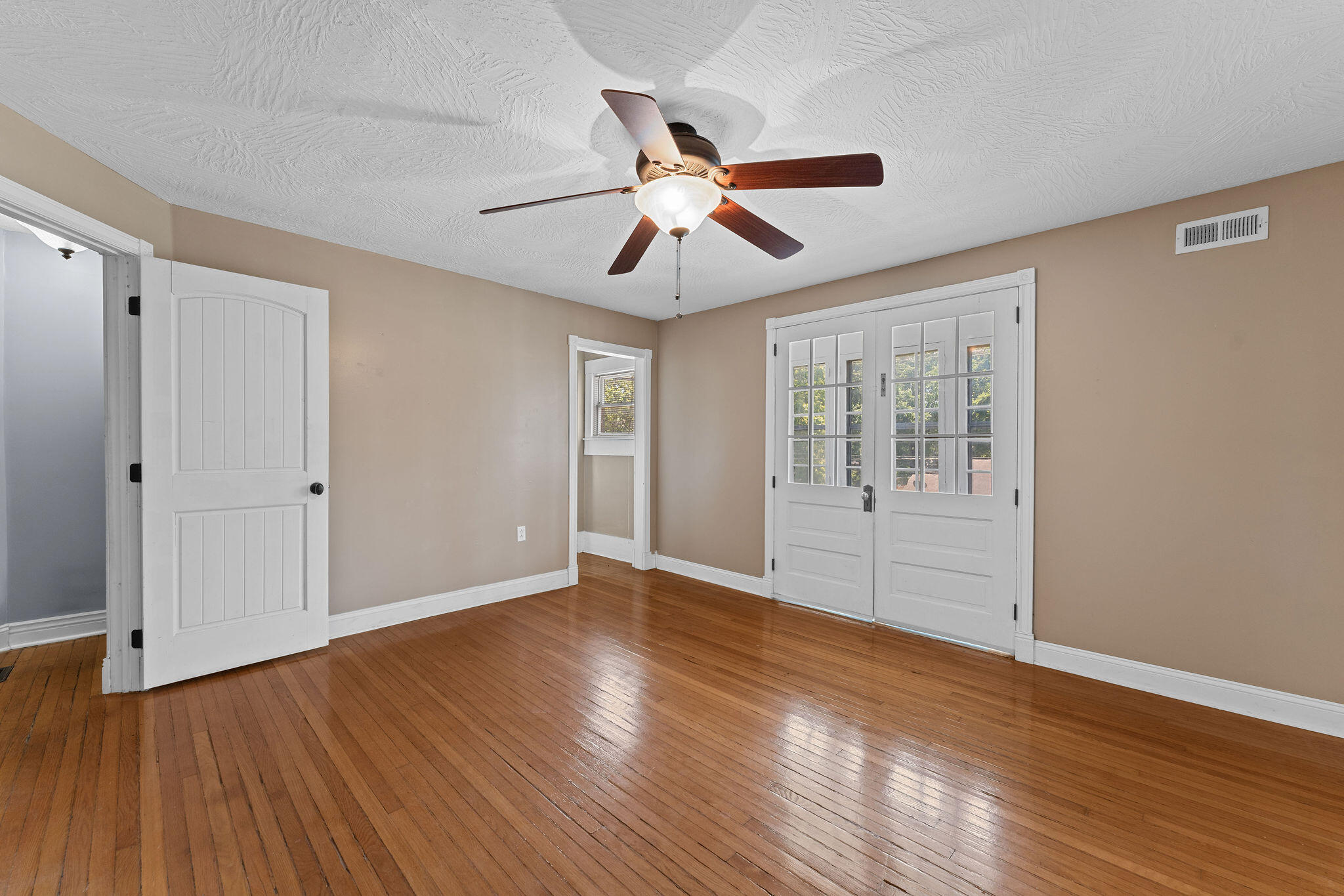 1201 North Broadway Avenue Property Photo 28