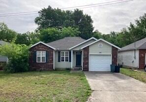 205 South Oak Avenue Property Photo 1