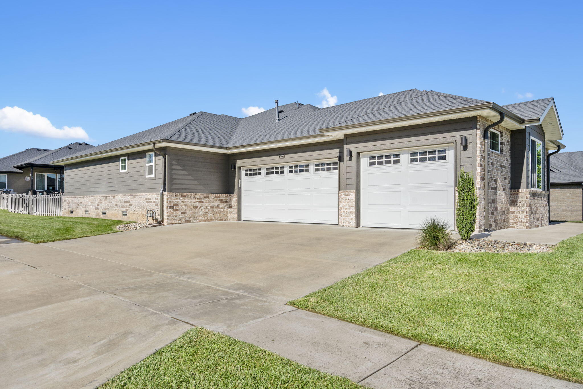 940 East Powers Court Property Photo 3