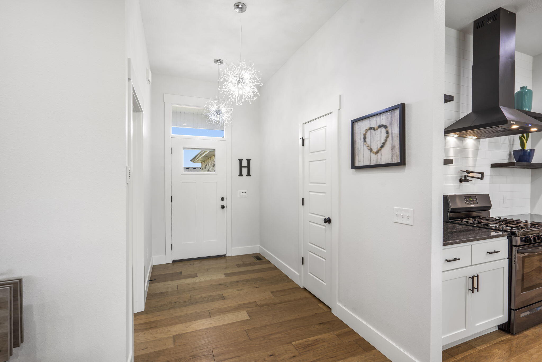 940 East Powers Court Property Photo 4