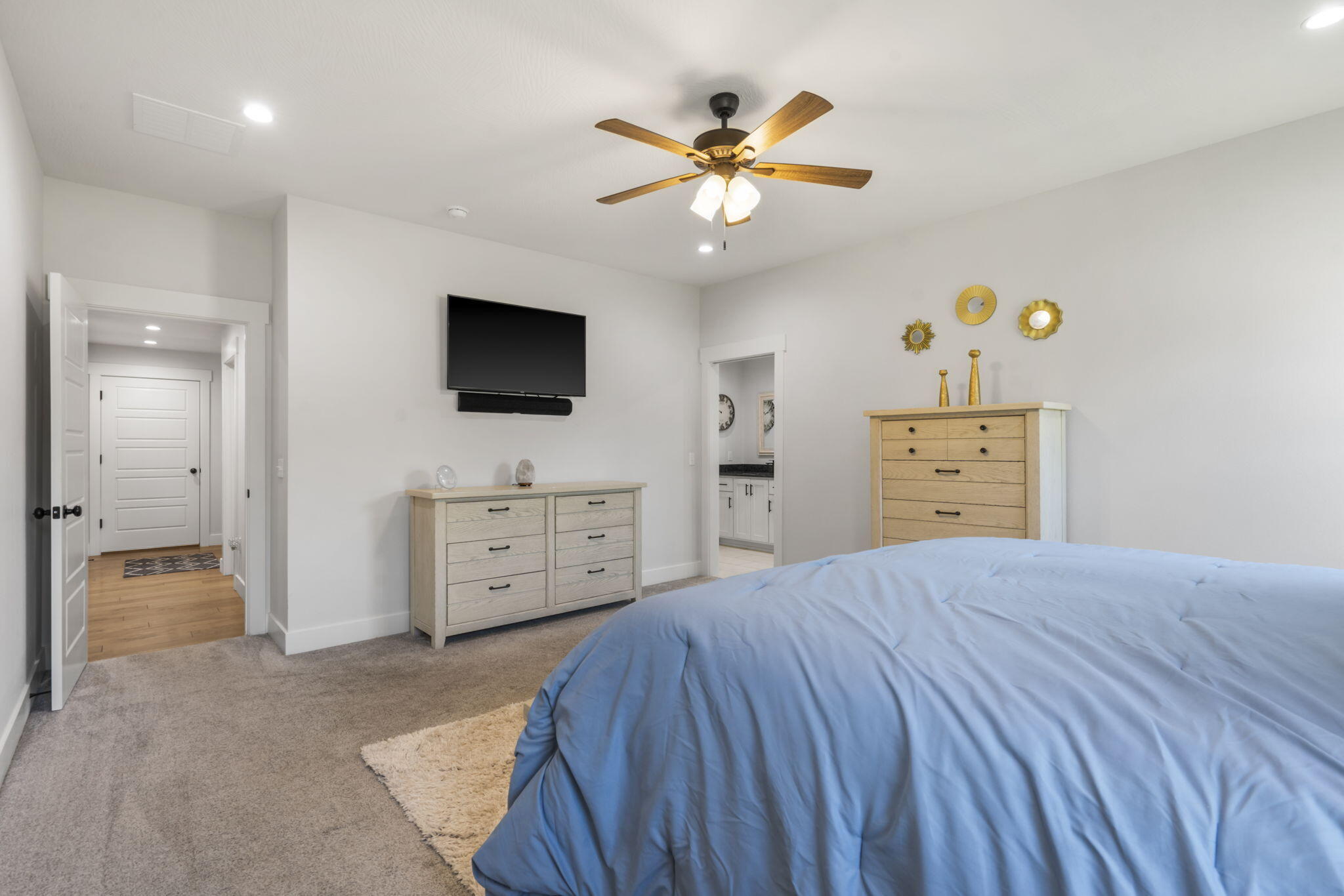 940 East Powers Court Property Photo 21