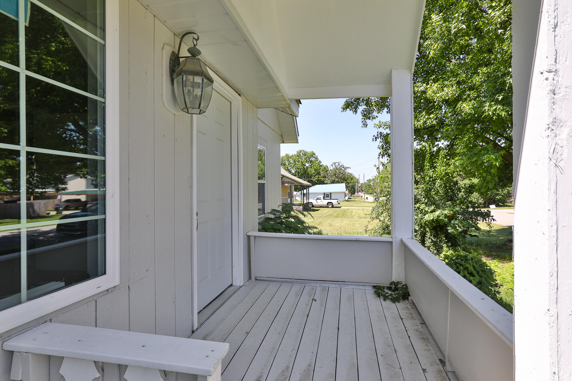 827 South Griffith Avenue Property Photo 2