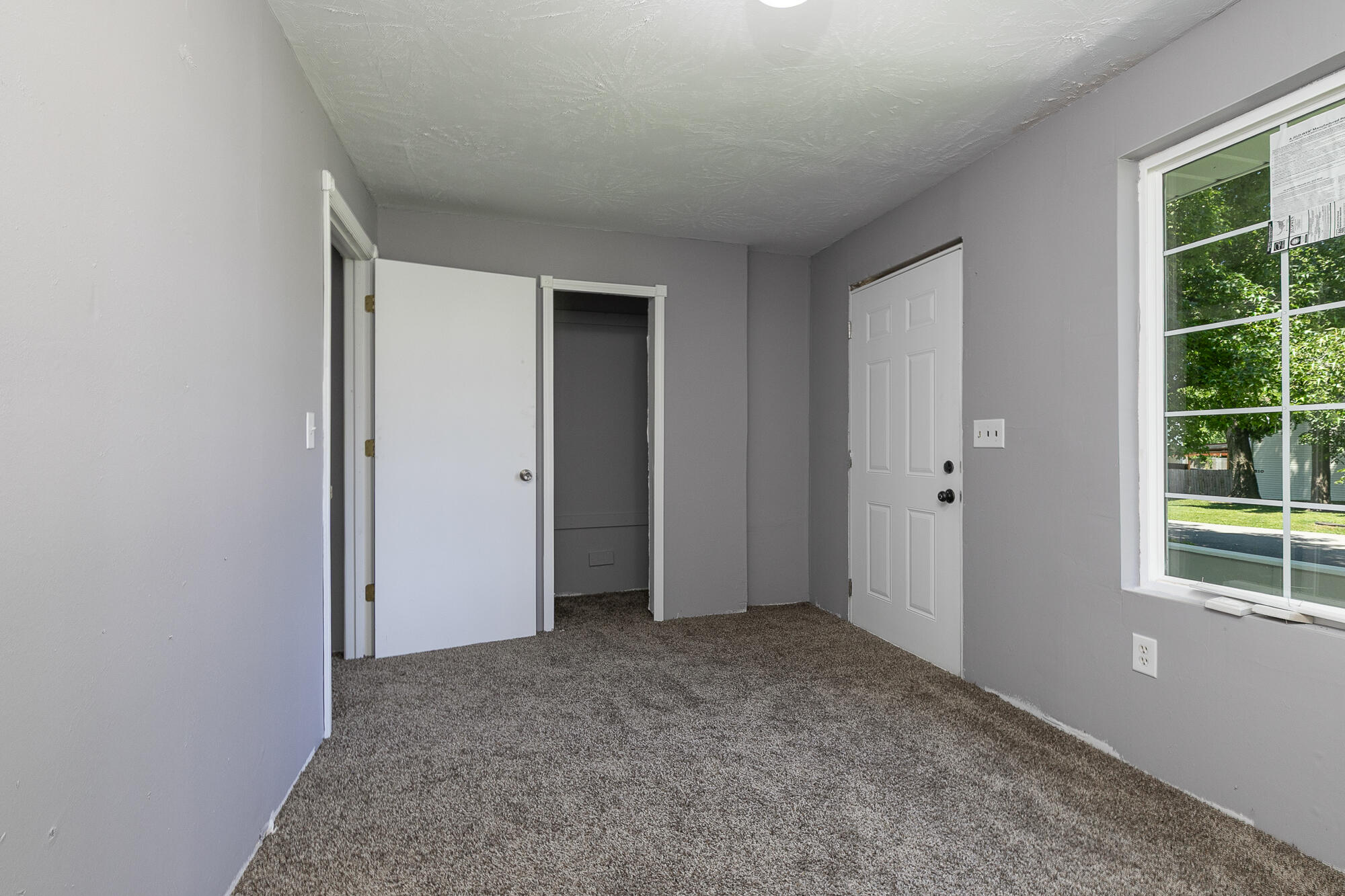 827 South Griffith Avenue Property Photo 3