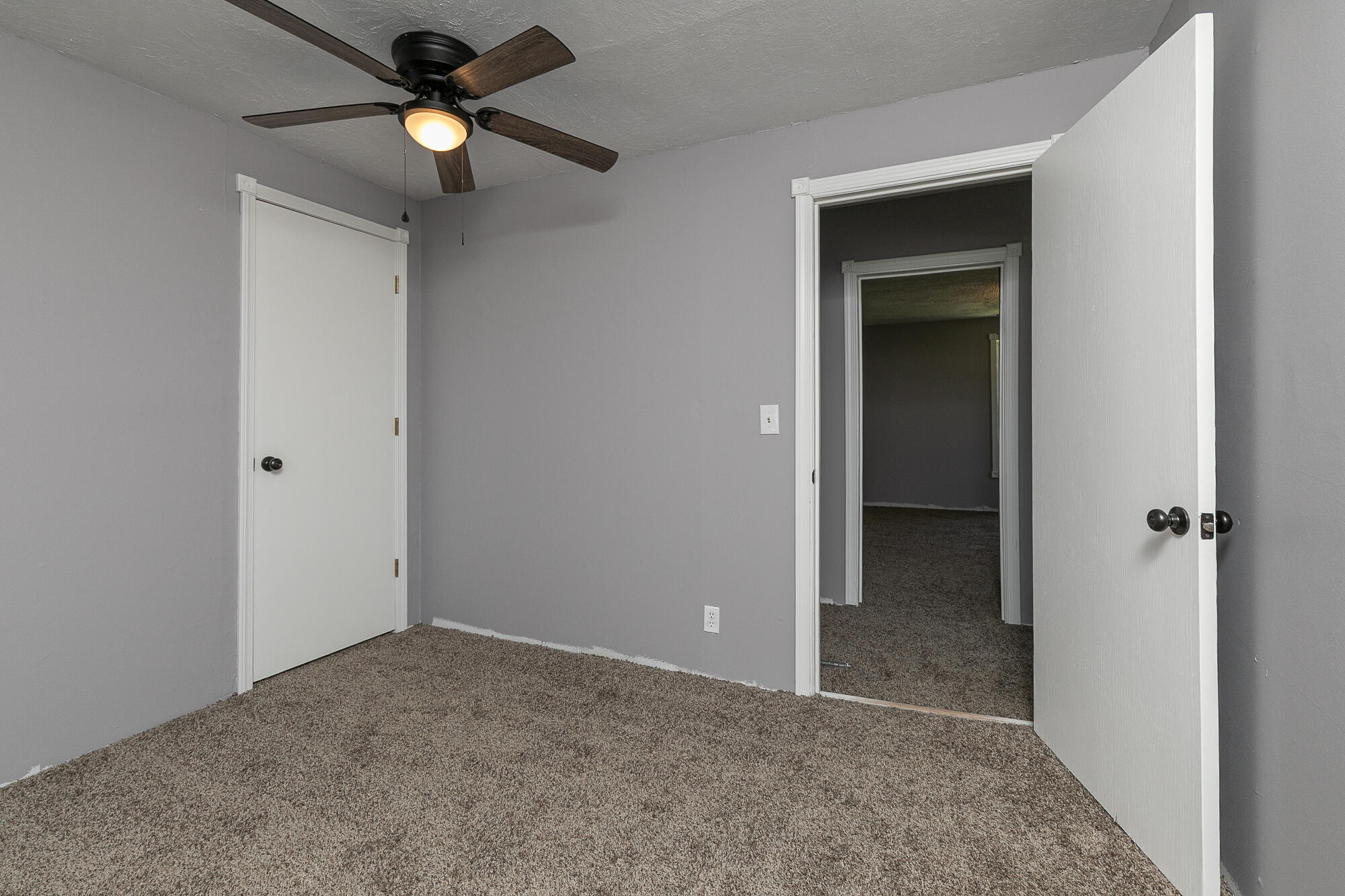 827 South Griffith Avenue Property Photo 8