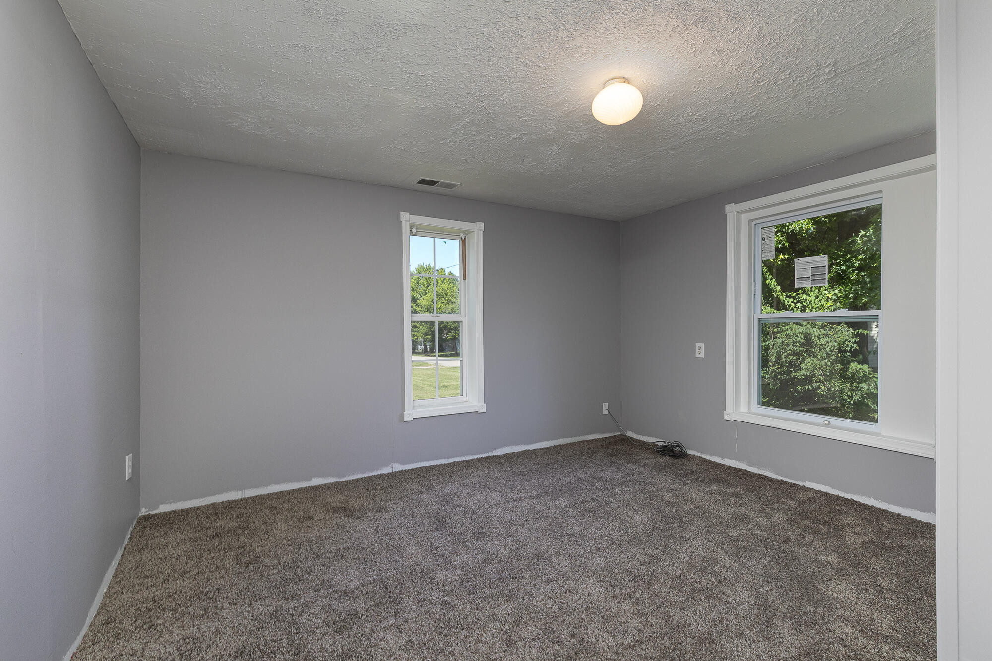 827 South Griffith Avenue Property Photo 9
