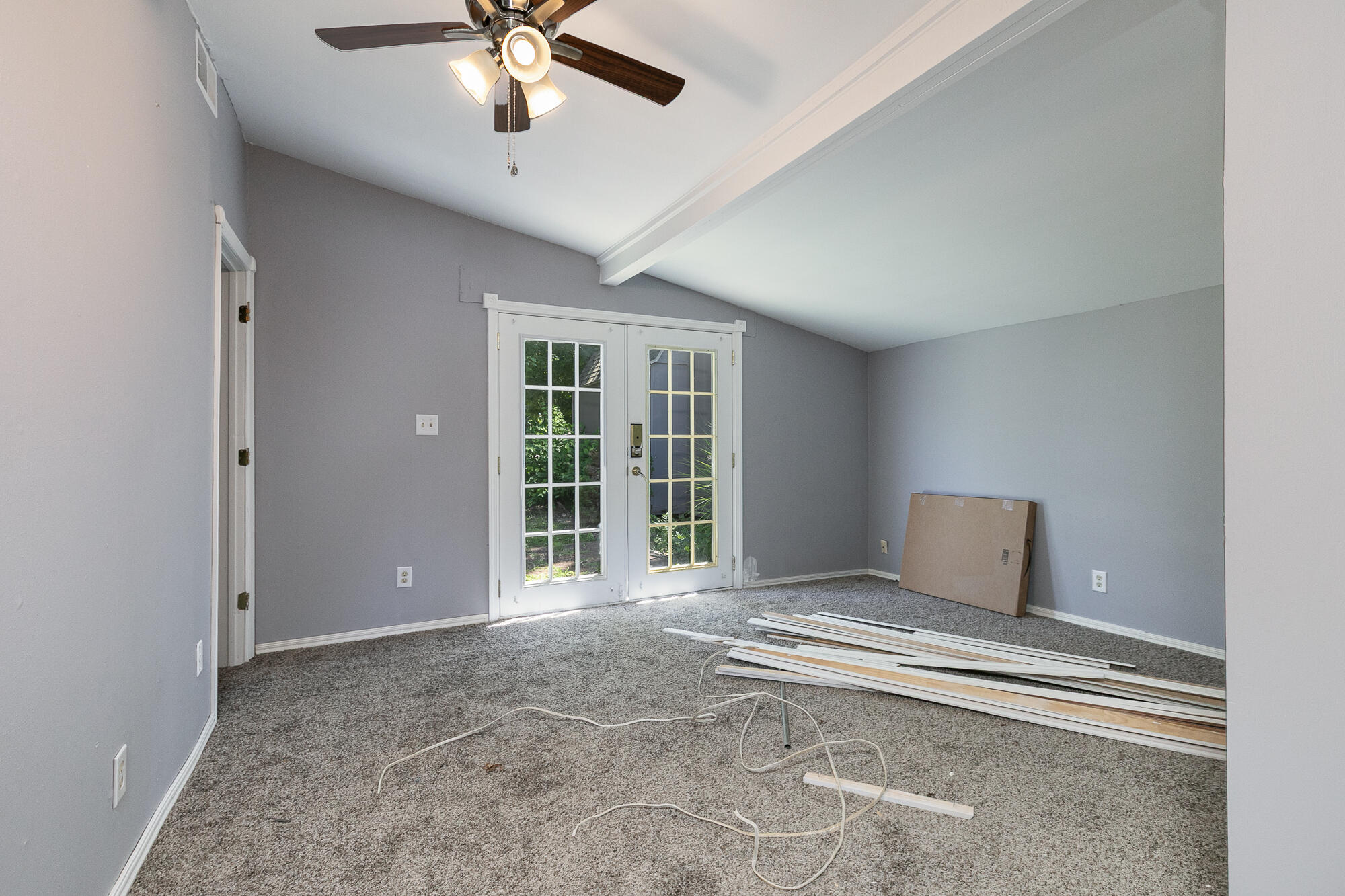 827 South Griffith Avenue Property Photo 11