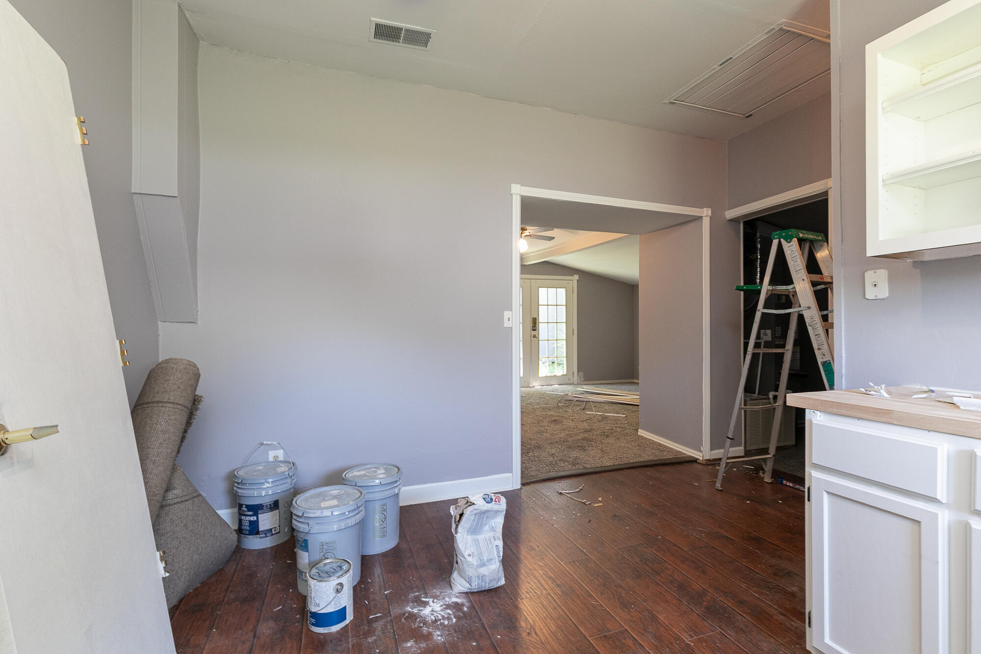 827 South Griffith Avenue Property Photo 15