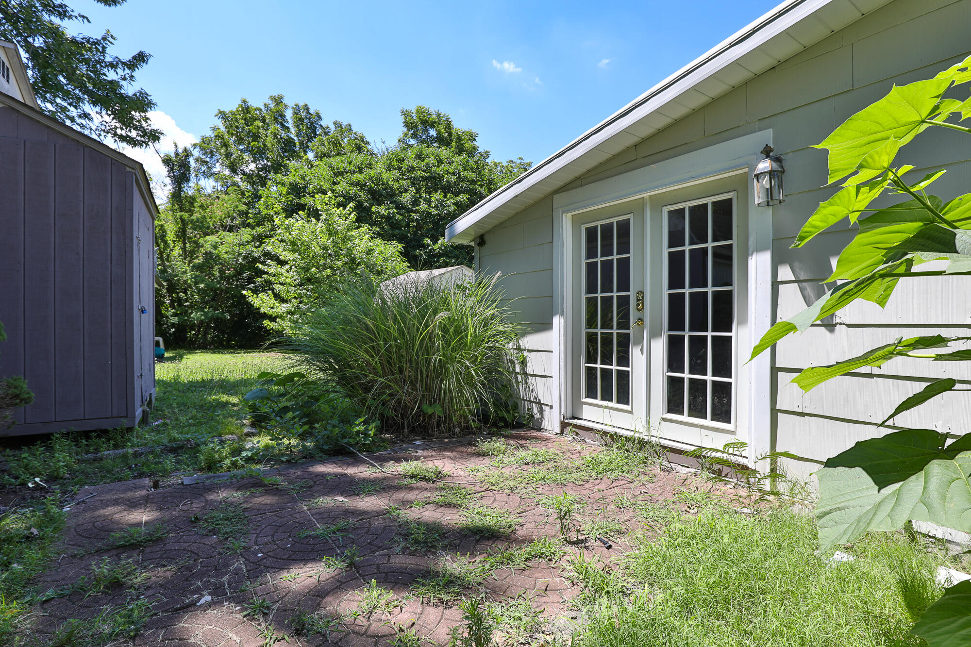 827 South Griffith Avenue Property Photo 18