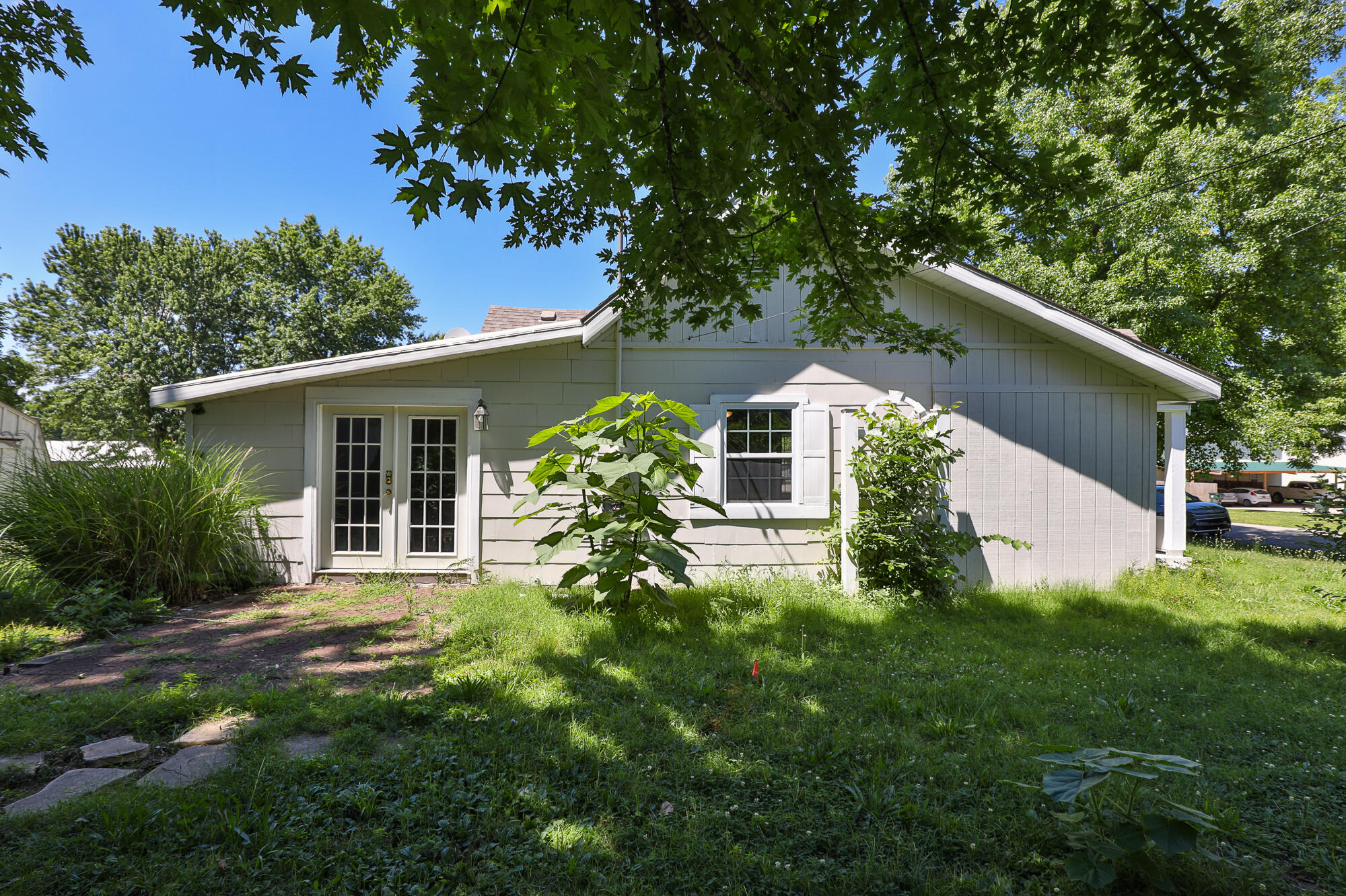 827 South Griffith Avenue Property Photo 19