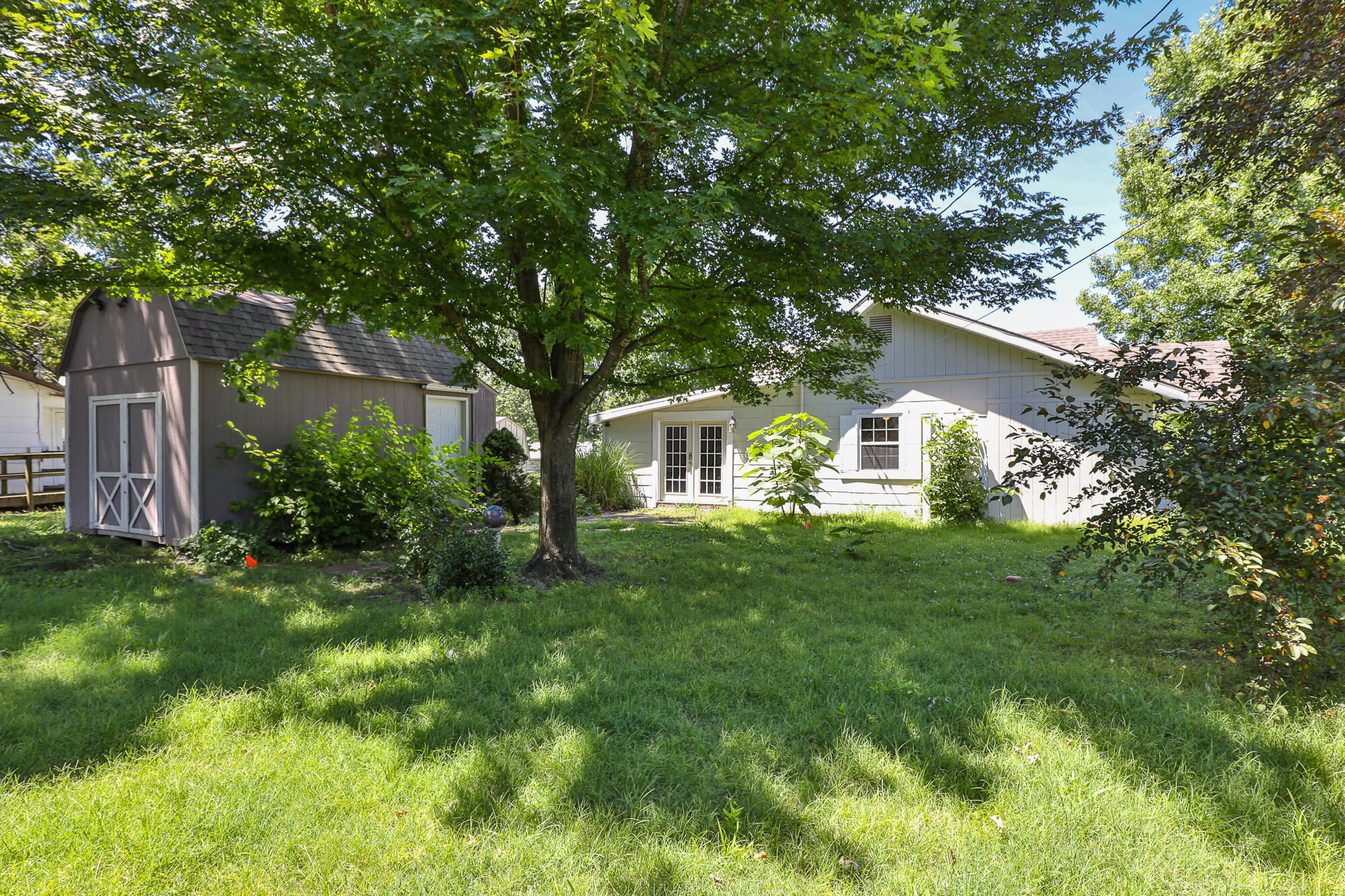 827 South Griffith Avenue Property Photo 23