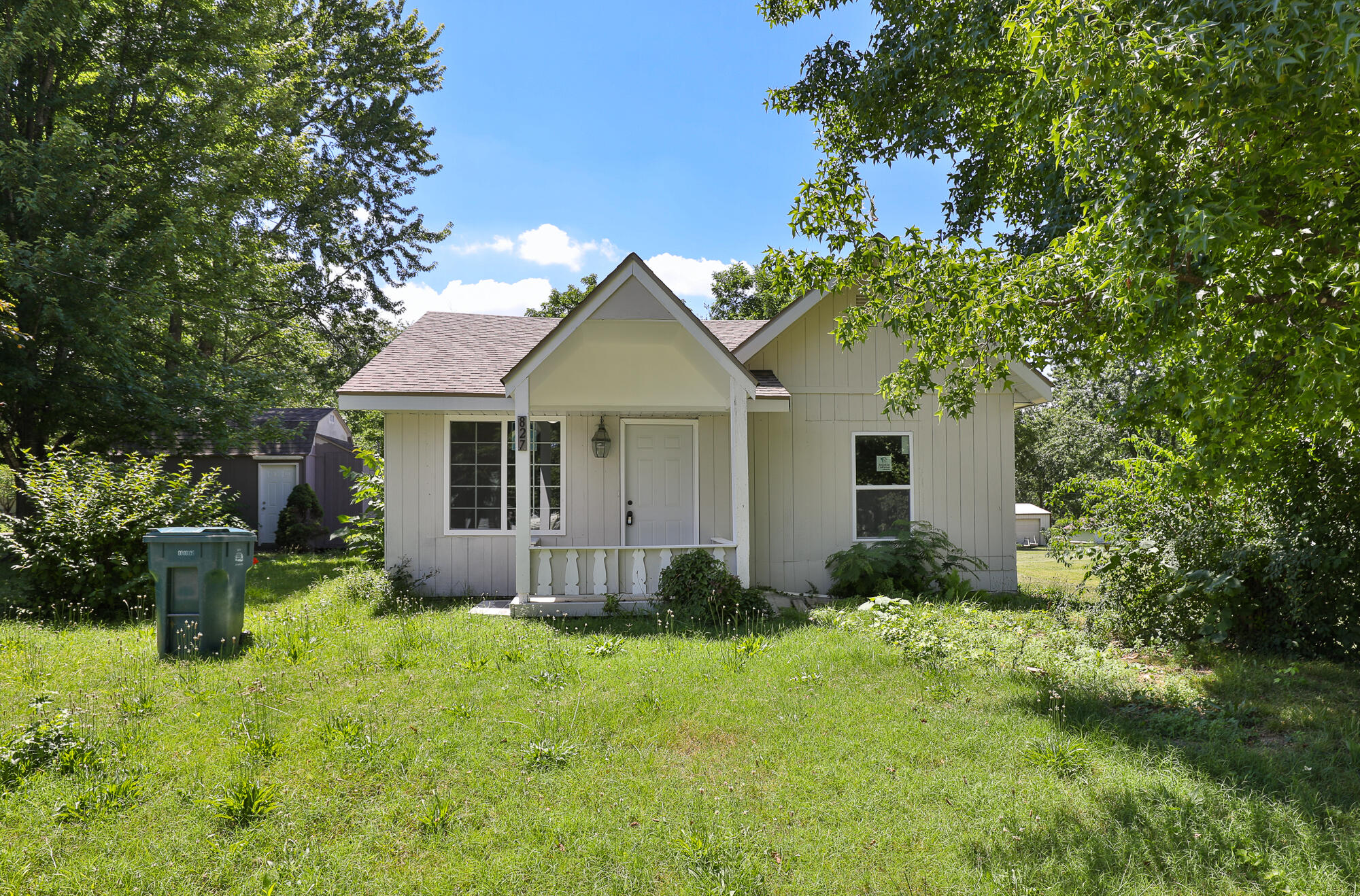 827 South Griffith Avenue Property Photo 25