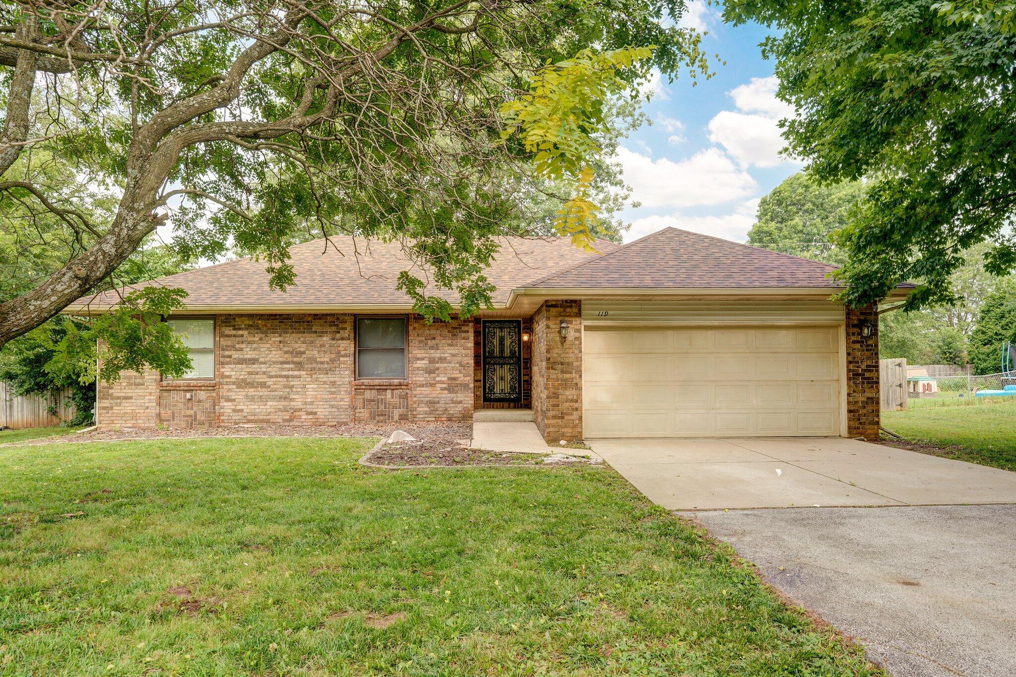 119 North Grand Prairie Drive Property Photo 1
