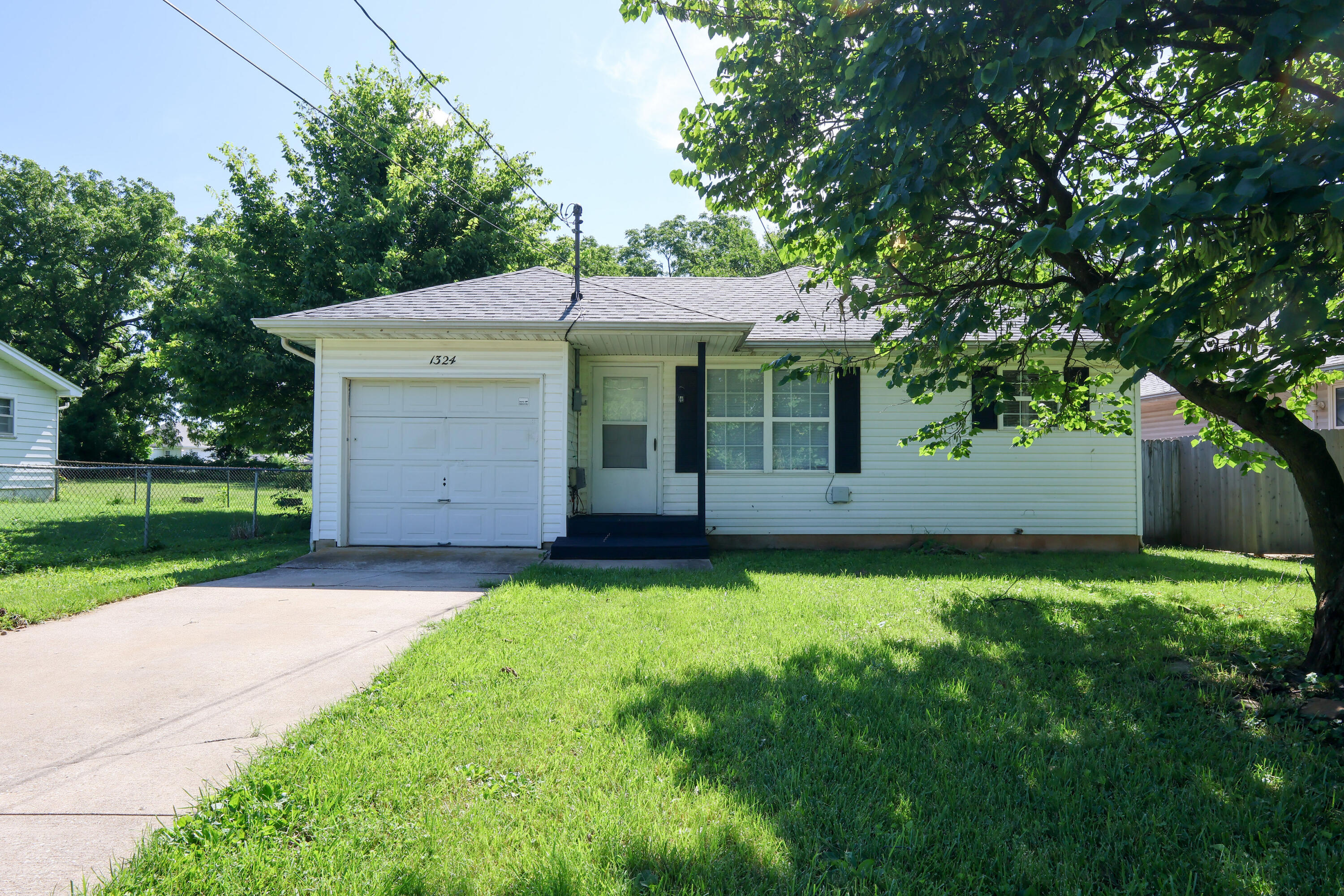 1324 North Forest Avenue Property Photo 1