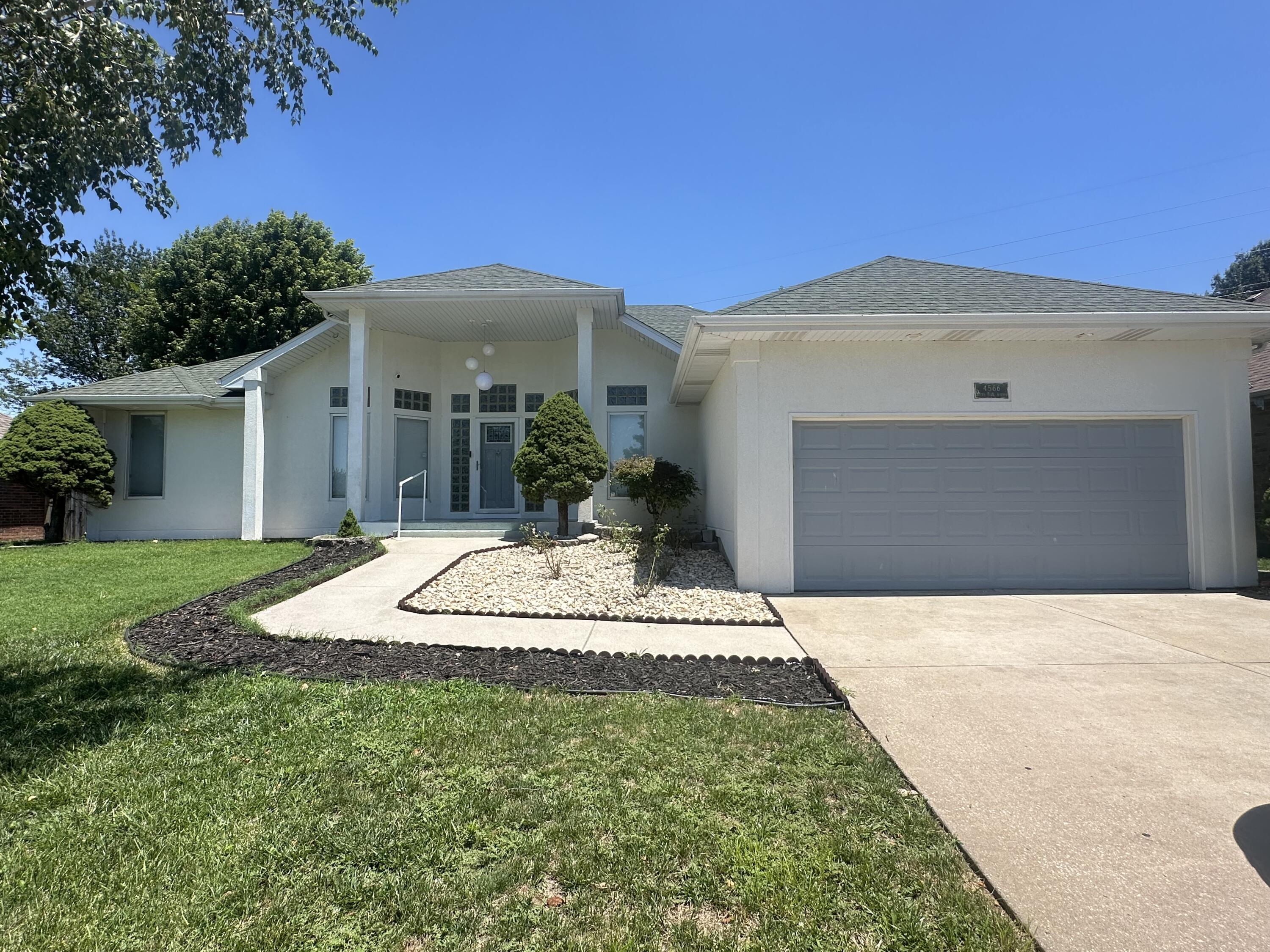 4566 South Park Avenue Property Photo 1