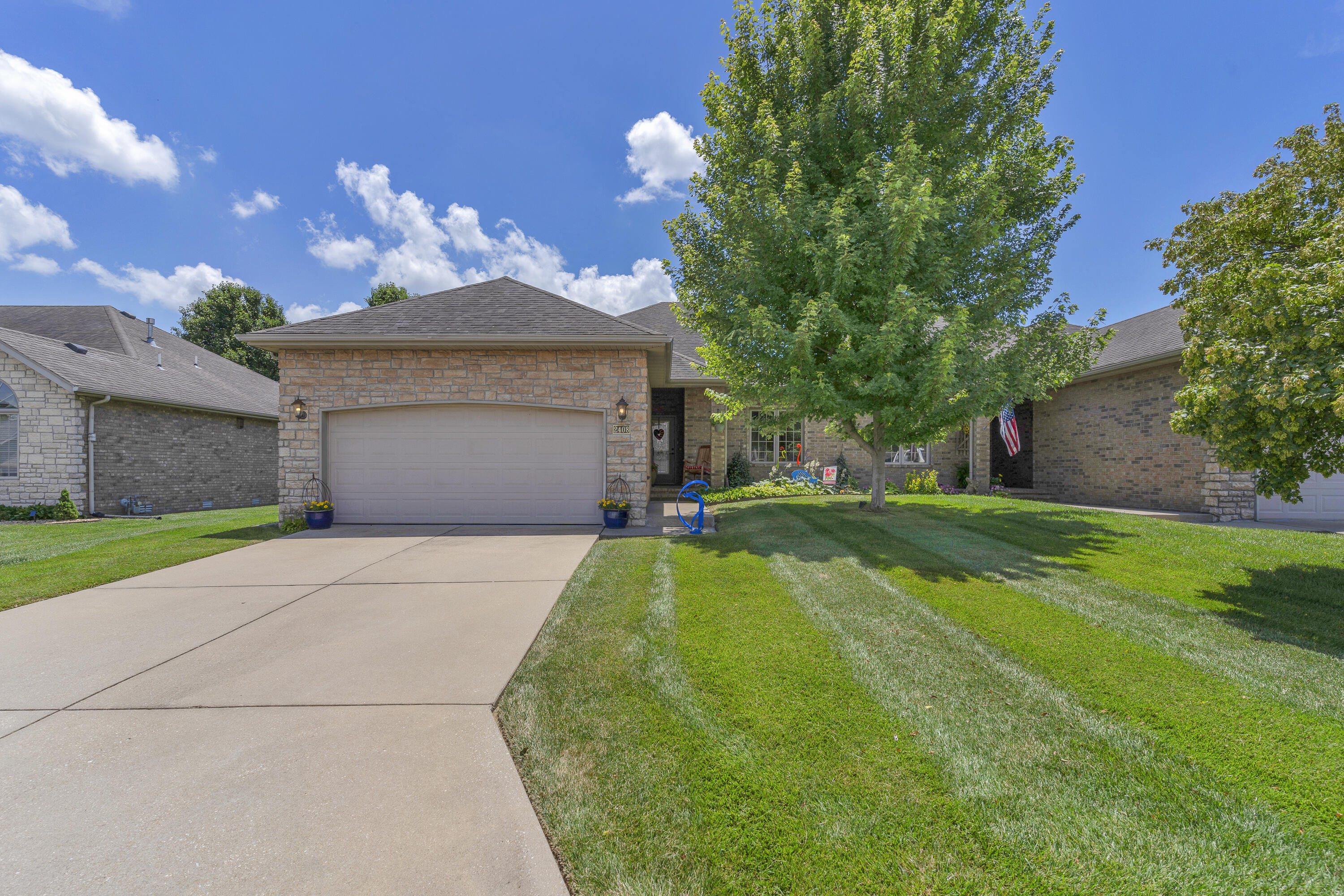 2408 West Deerbrooke Trail Property Photo 1