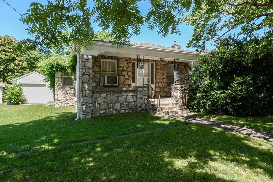 1305 South Kimbrough Avenue Property Photo 2