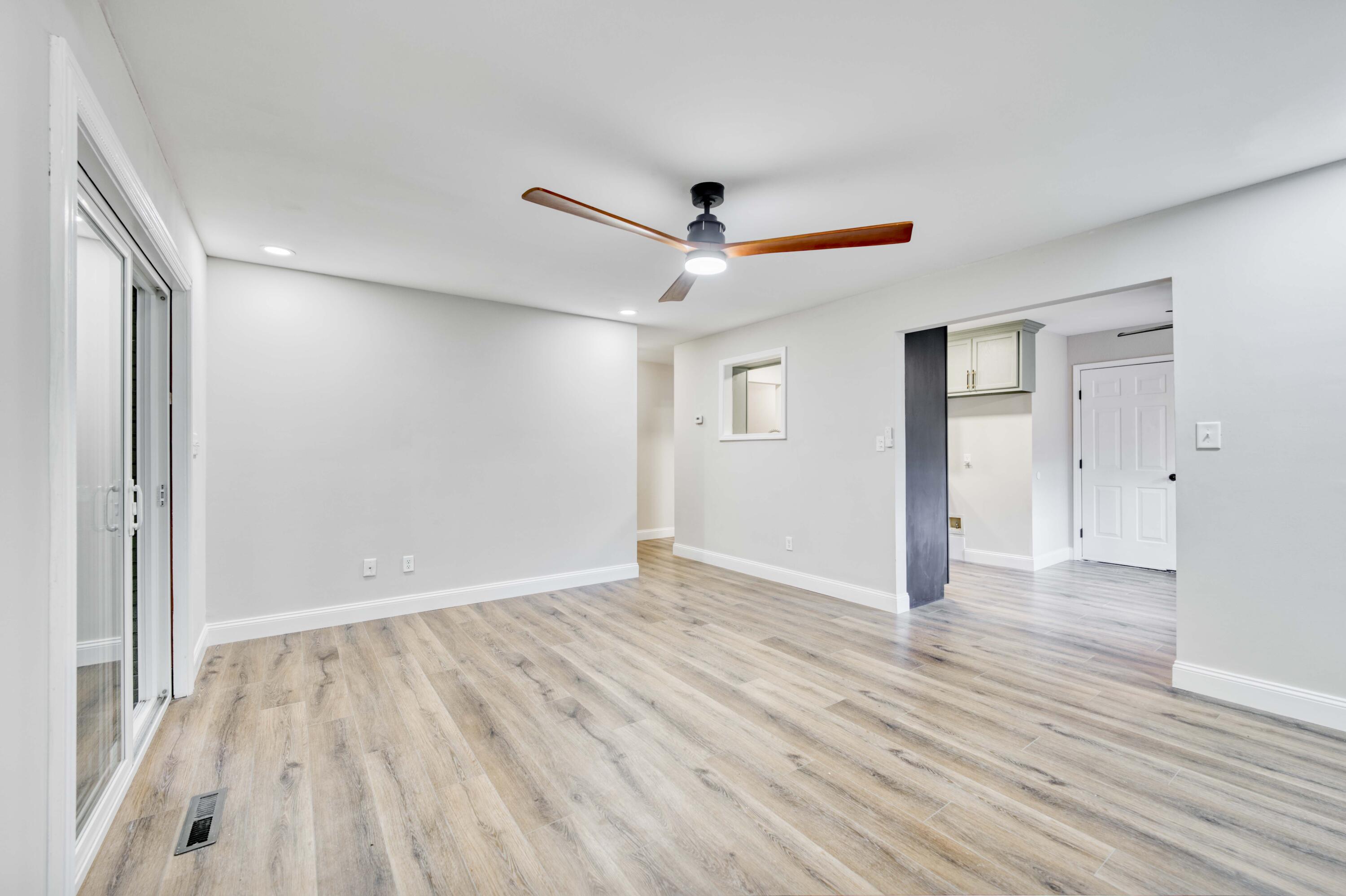210 North Cedarbrook Avenue Property Photo 5