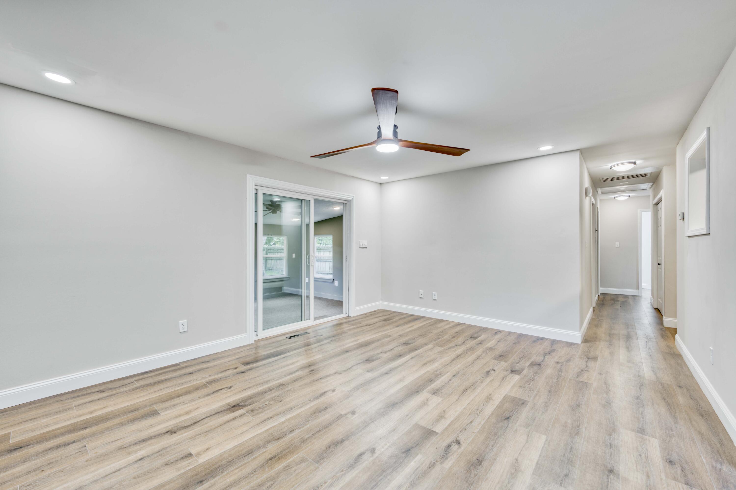 210 North Cedarbrook Avenue Property Photo 6