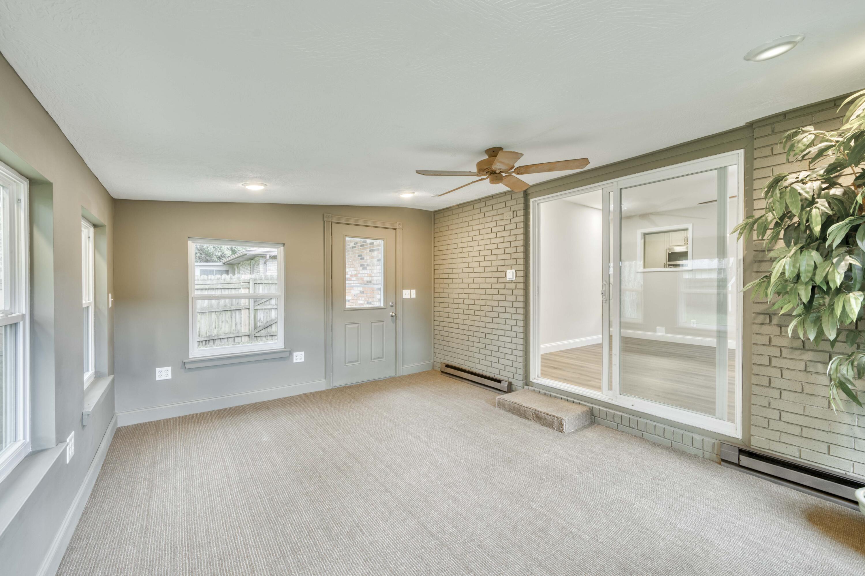 210 North Cedarbrook Avenue Property Photo 14