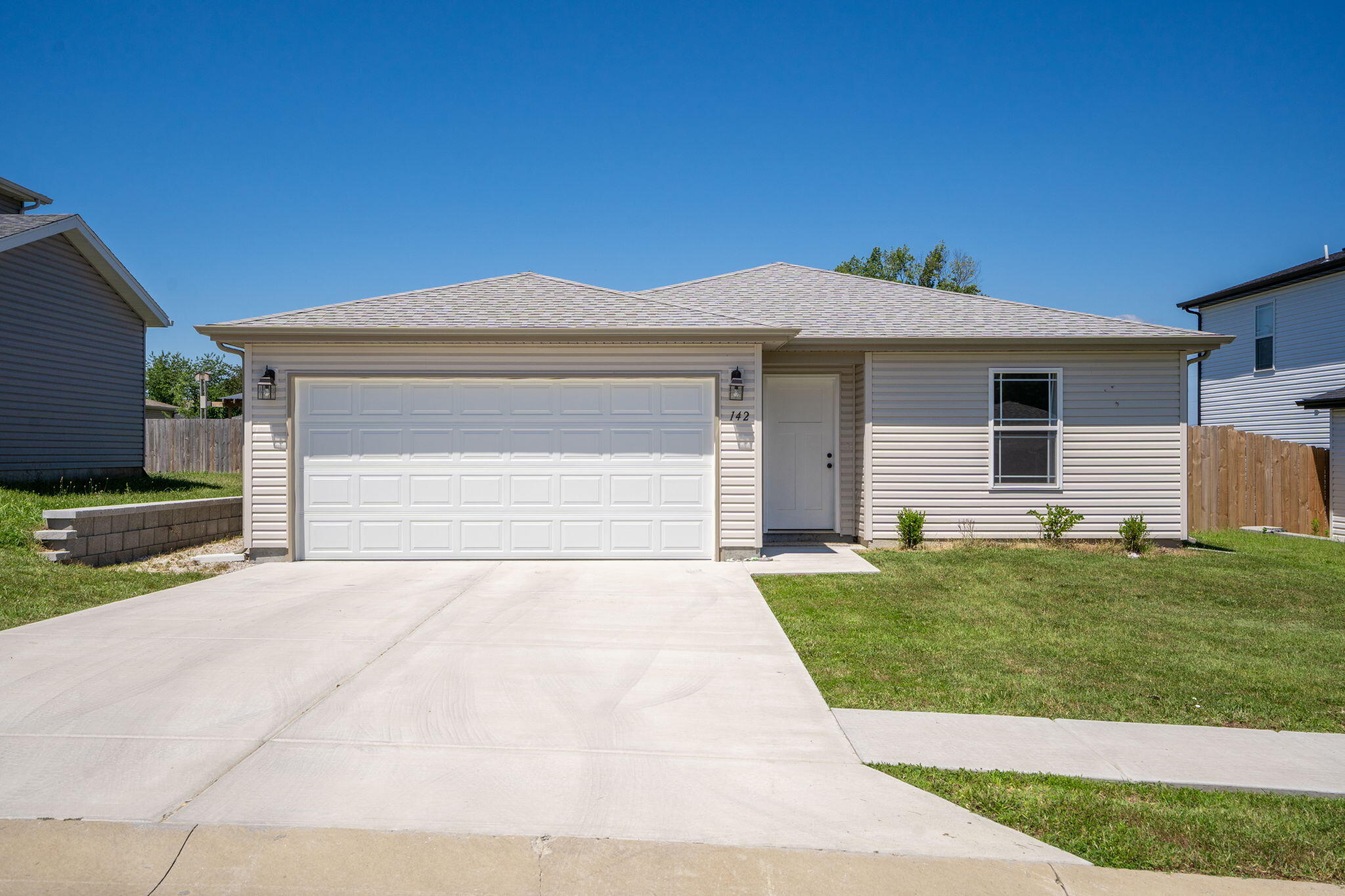 142 Oakwood Estates Court Property Photo 3