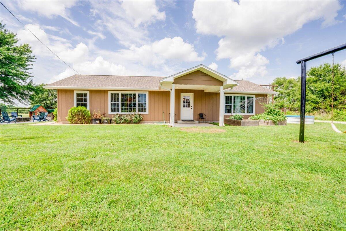 11284 Norway Road Property Photo 4