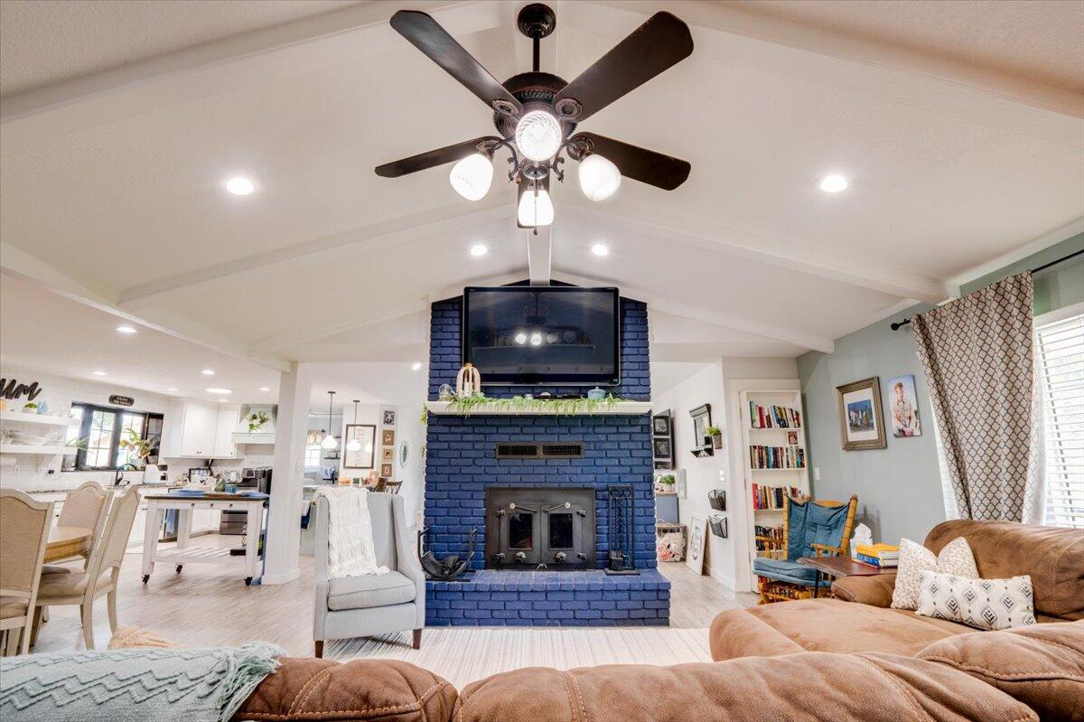 11284 Norway Road Property Photo 5