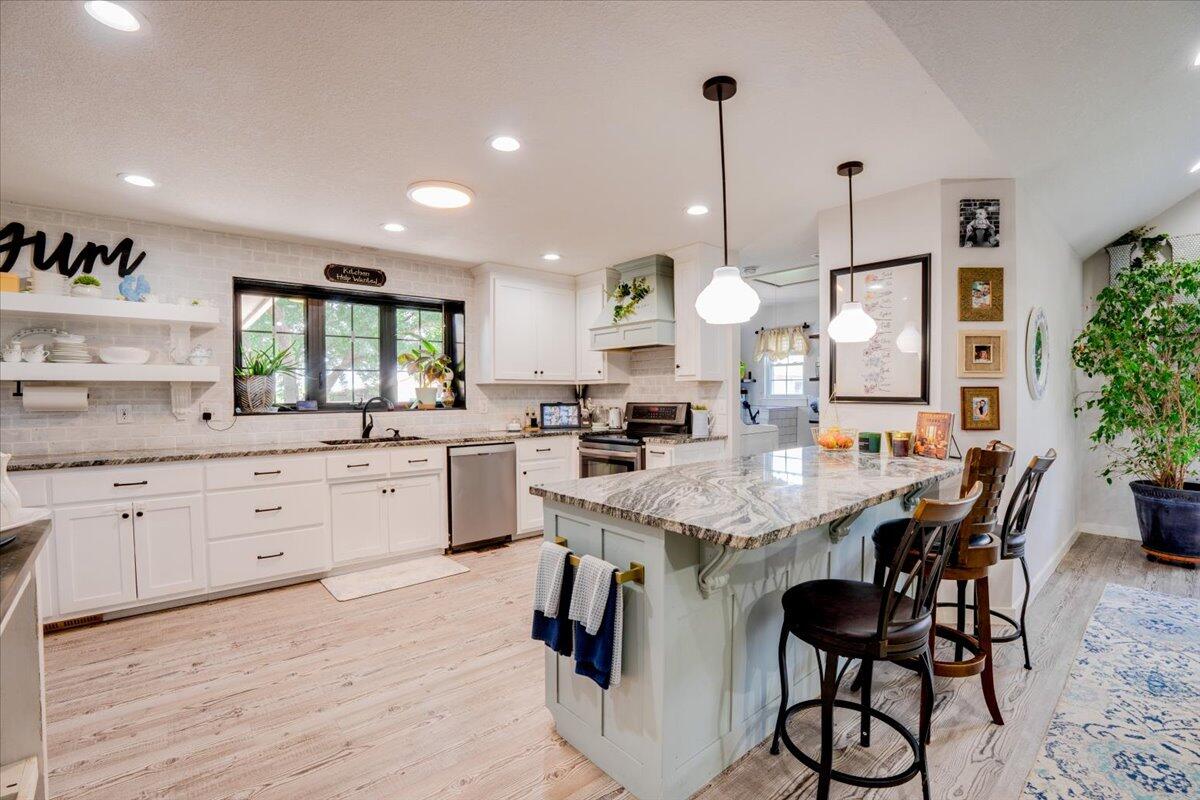 11284 Norway Road Property Photo 8