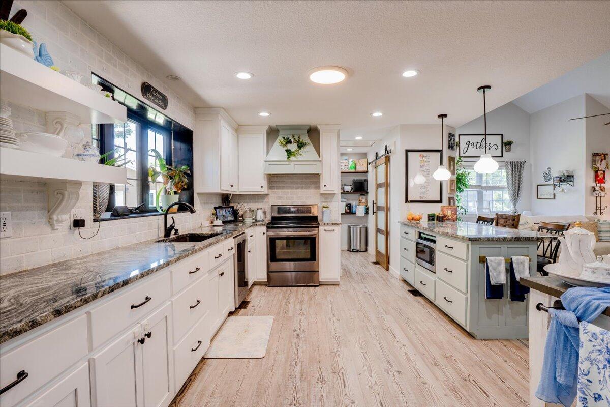 11284 Norway Road Property Photo 9