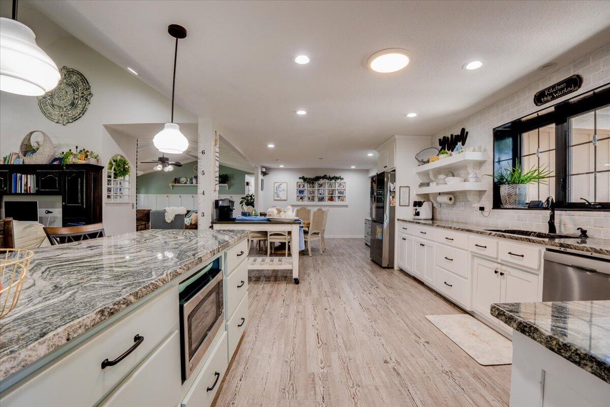11284 Norway Road Property Photo 10