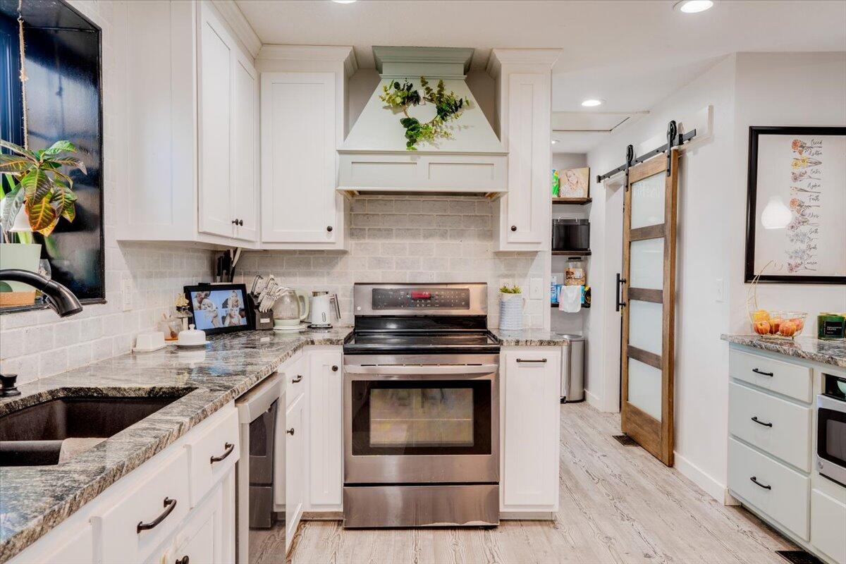 11284 Norway Road Property Photo 11