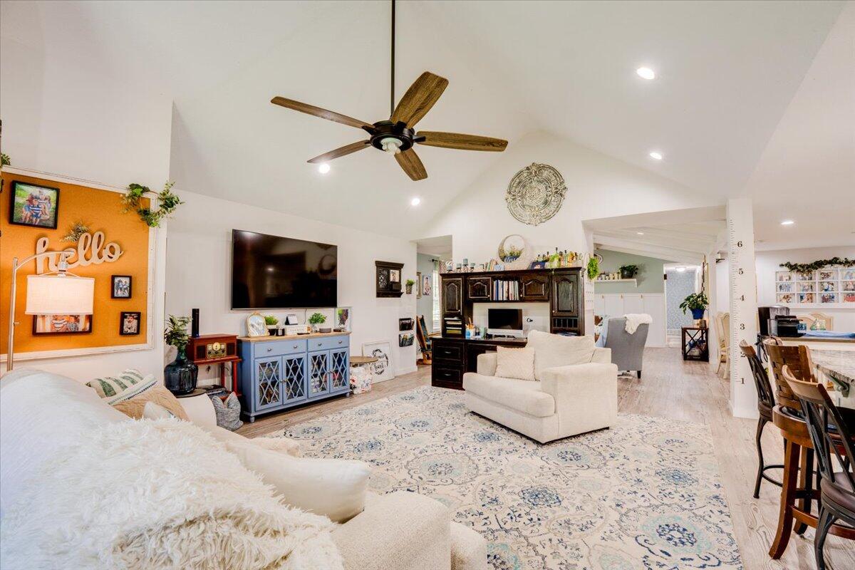 11284 Norway Road Property Photo 14