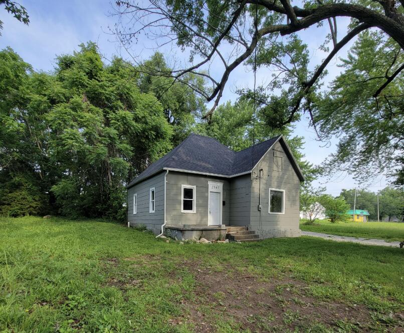 2347 North Lyon Avenue Property Photo 1