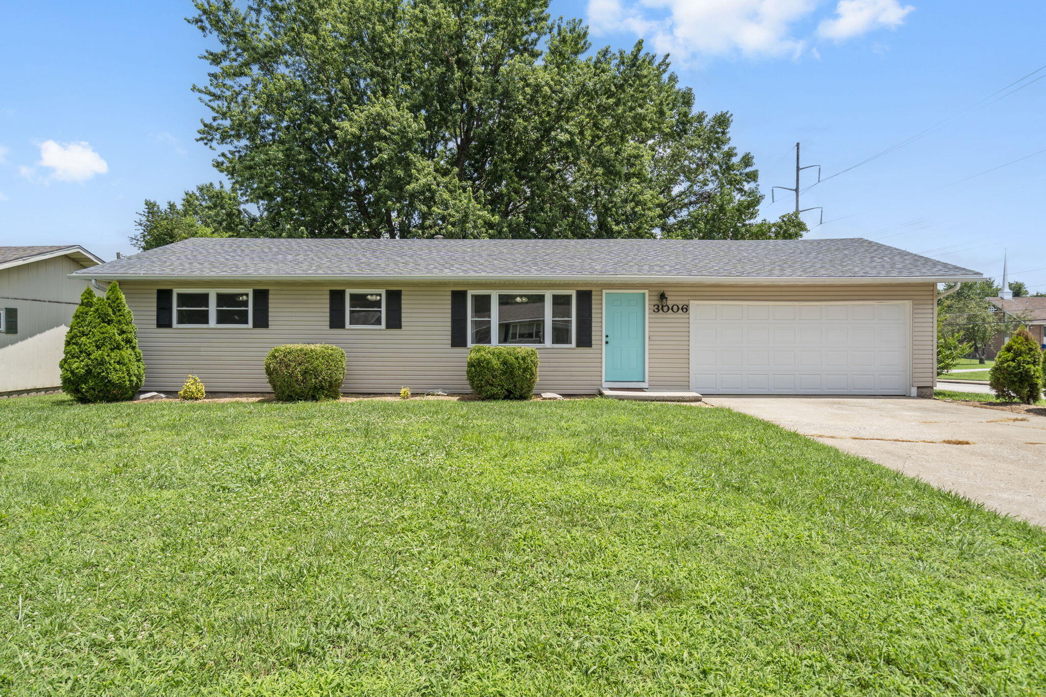 3006 North Pierce Avenue Property Photo 1