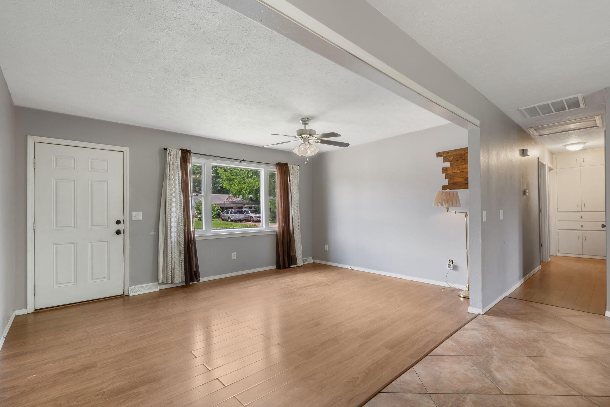 3006 North Pierce Avenue Property Photo 4