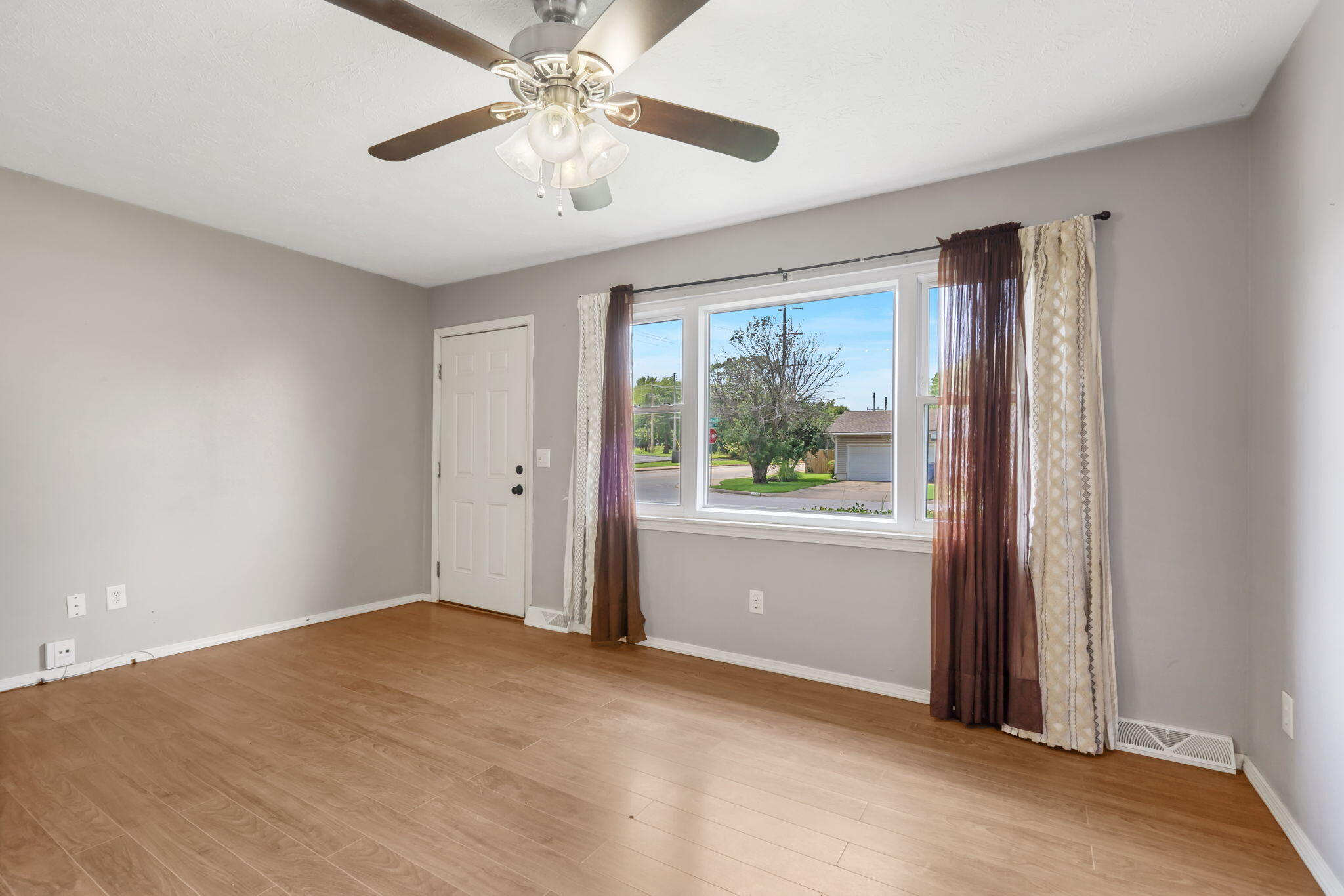 3006 North Pierce Avenue Property Photo 5