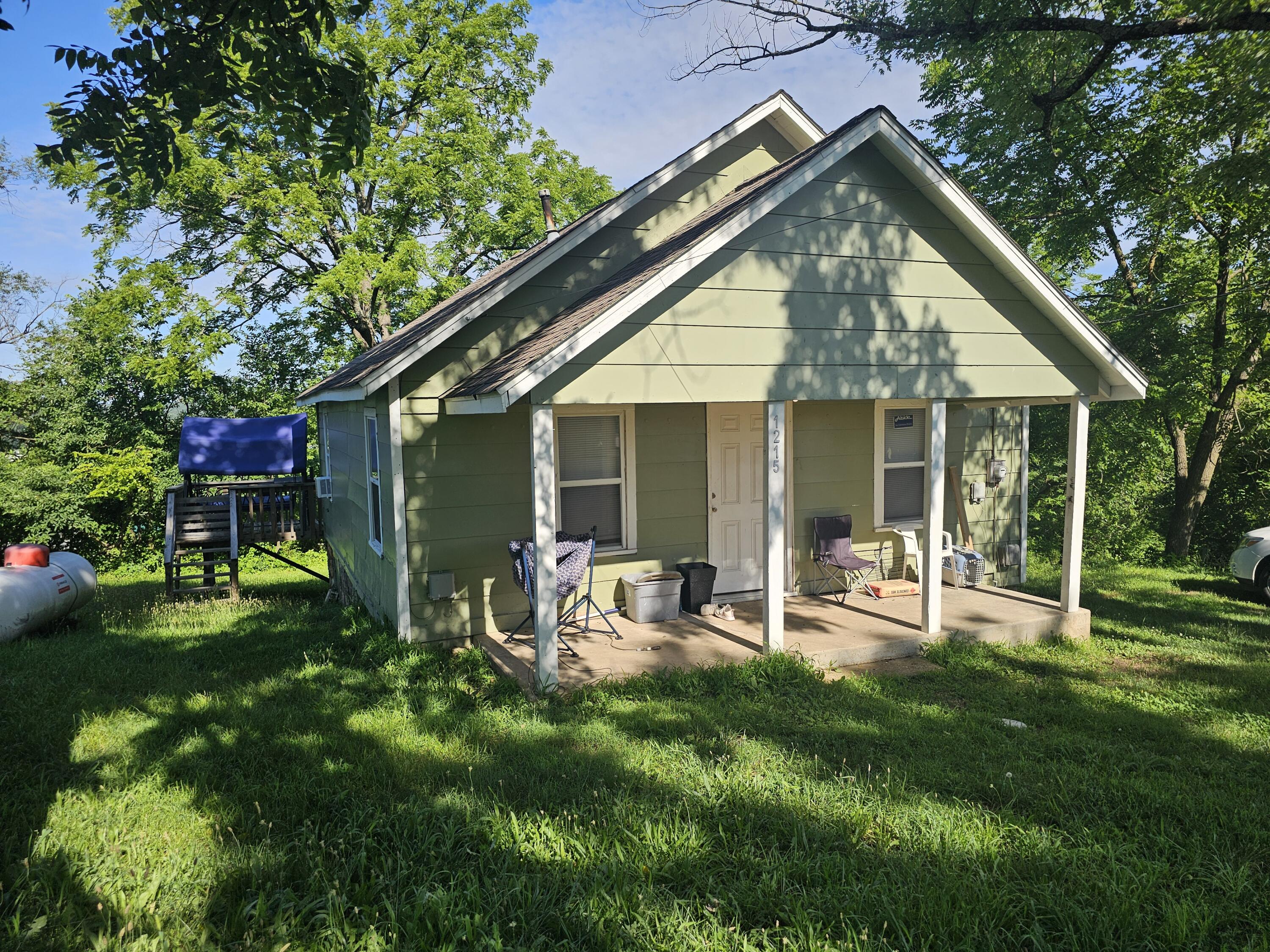 1215 Jefferson Avenue Property Photo 10