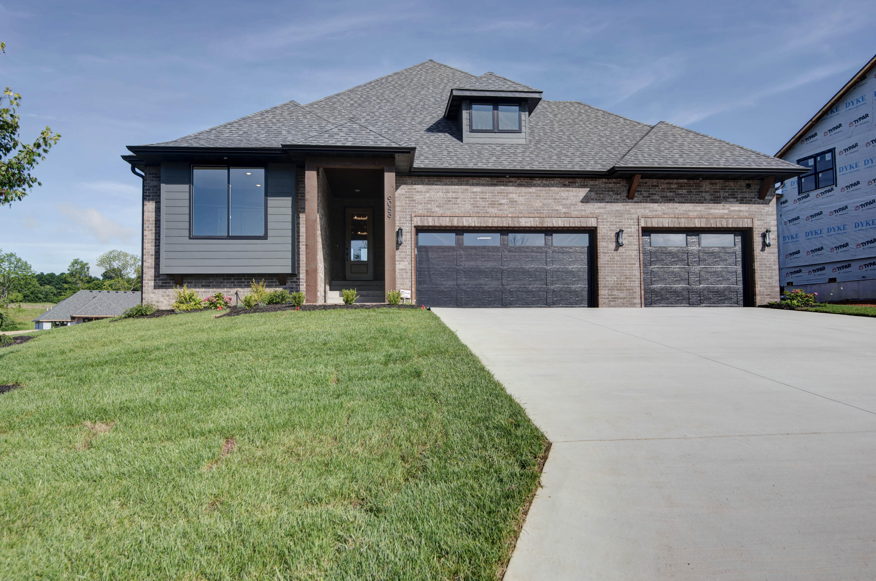 6059 South Clay Avenue Property Photo 2