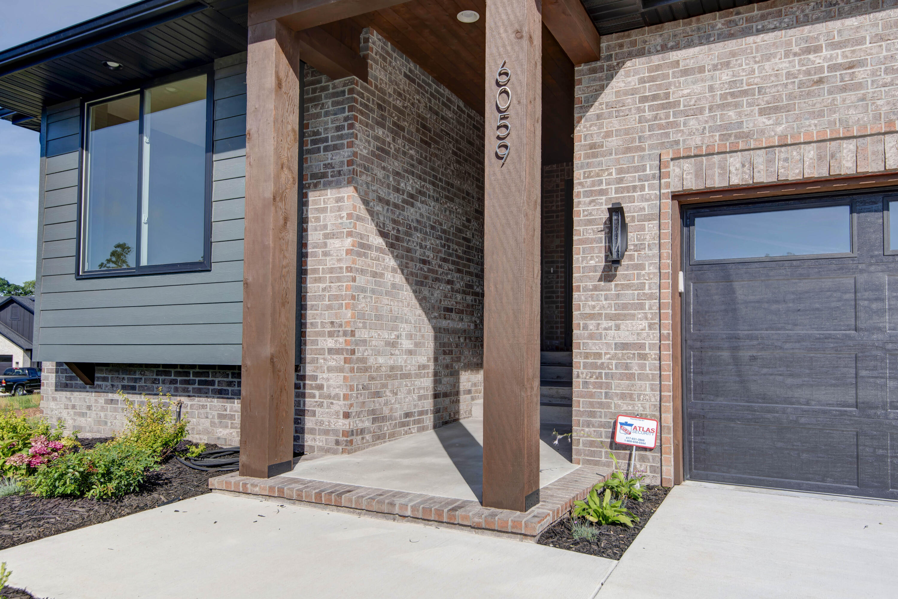 6059 South Clay Avenue Property Photo 3