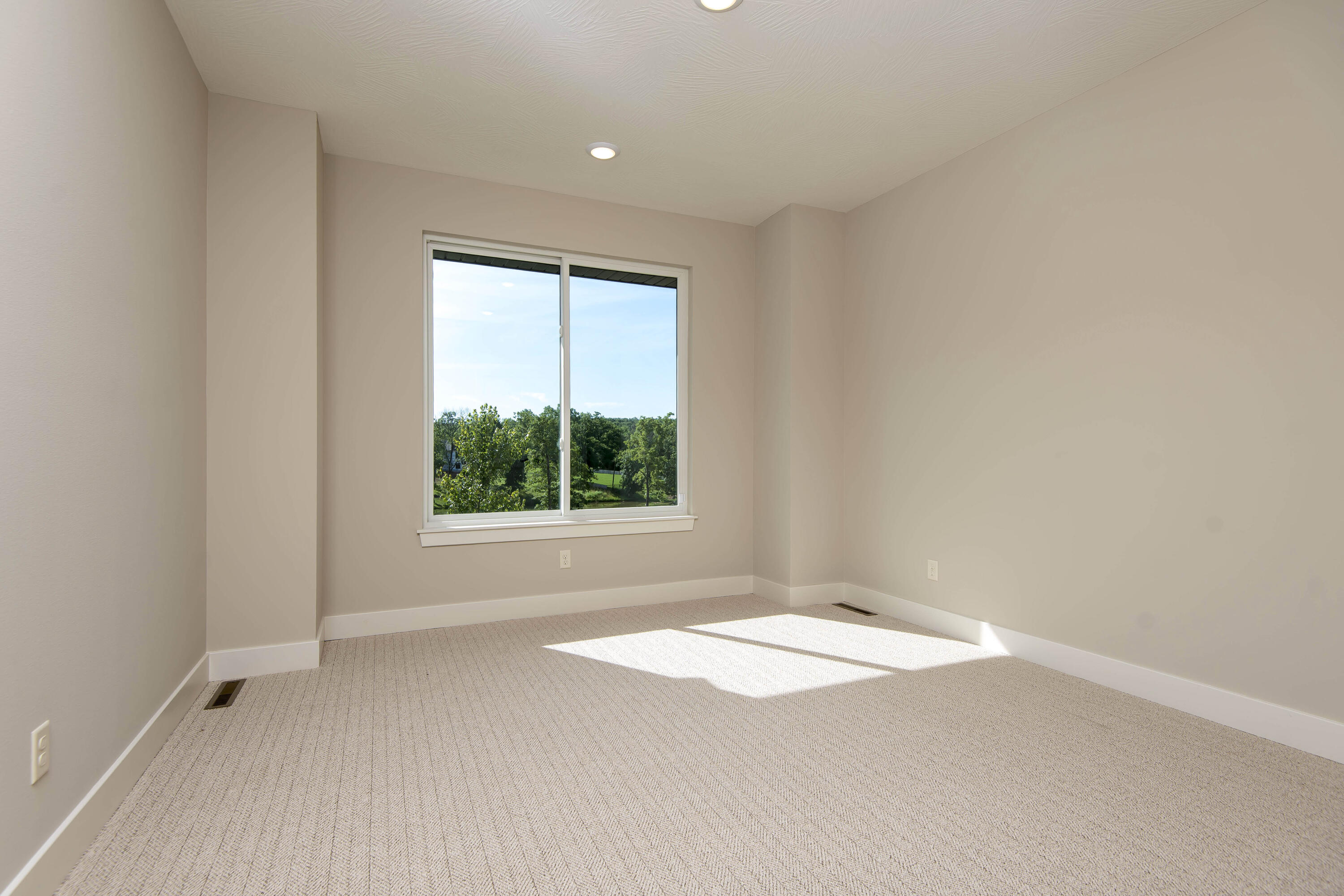 6059 South Clay Avenue Property Photo 5