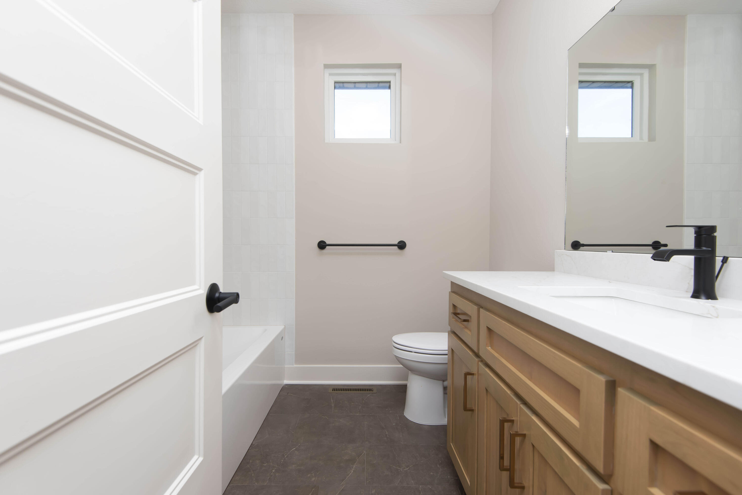 6059 South Clay Avenue Property Photo 6