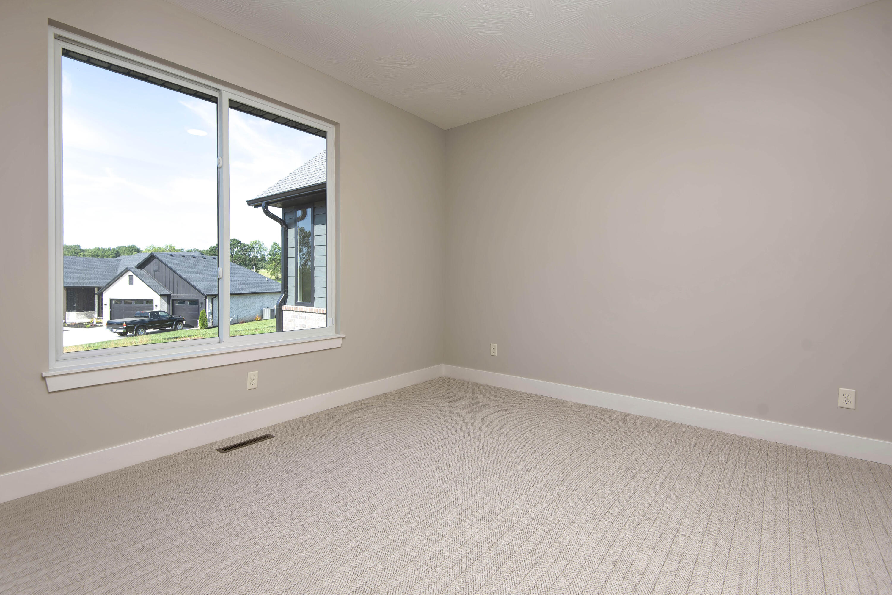 6059 South Clay Avenue Property Photo 8