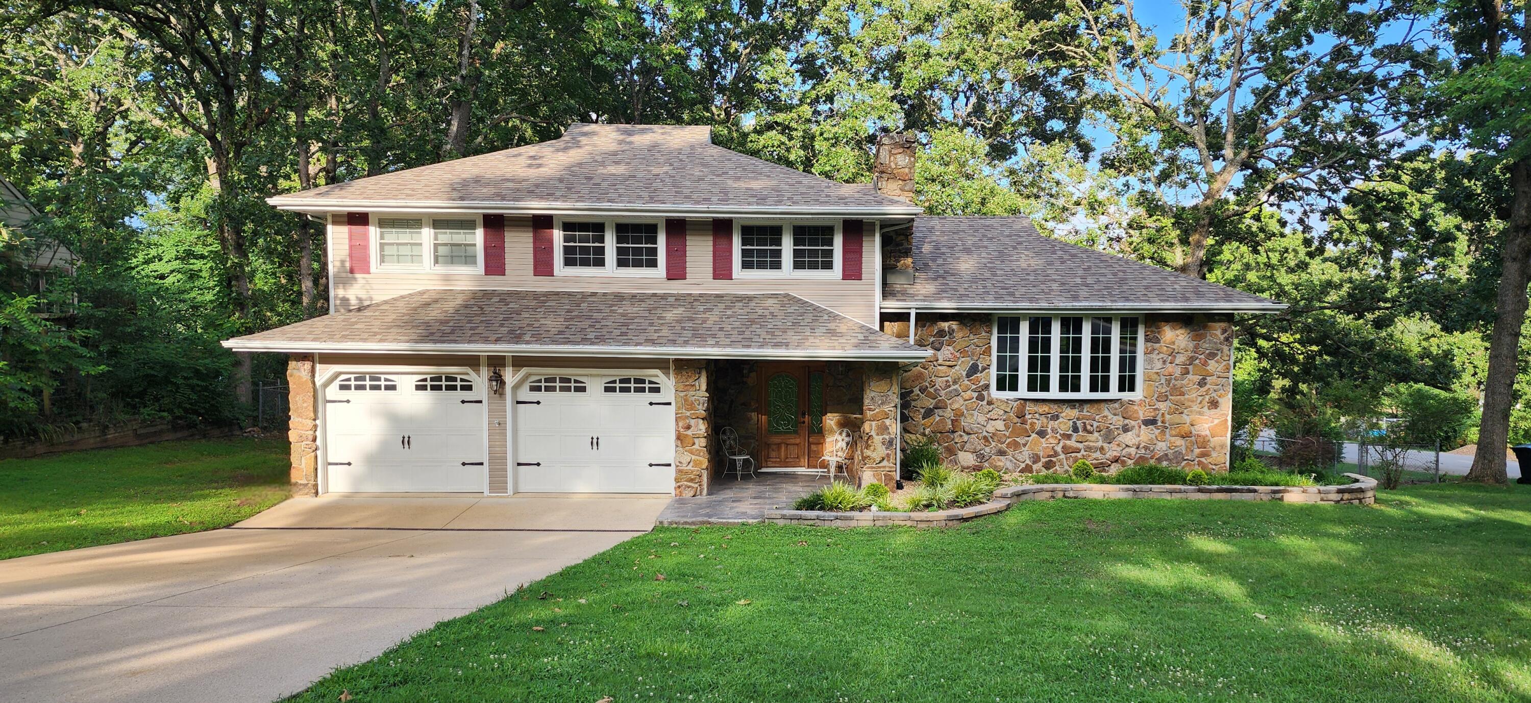 1402 Stoney Drive Property Photo 1