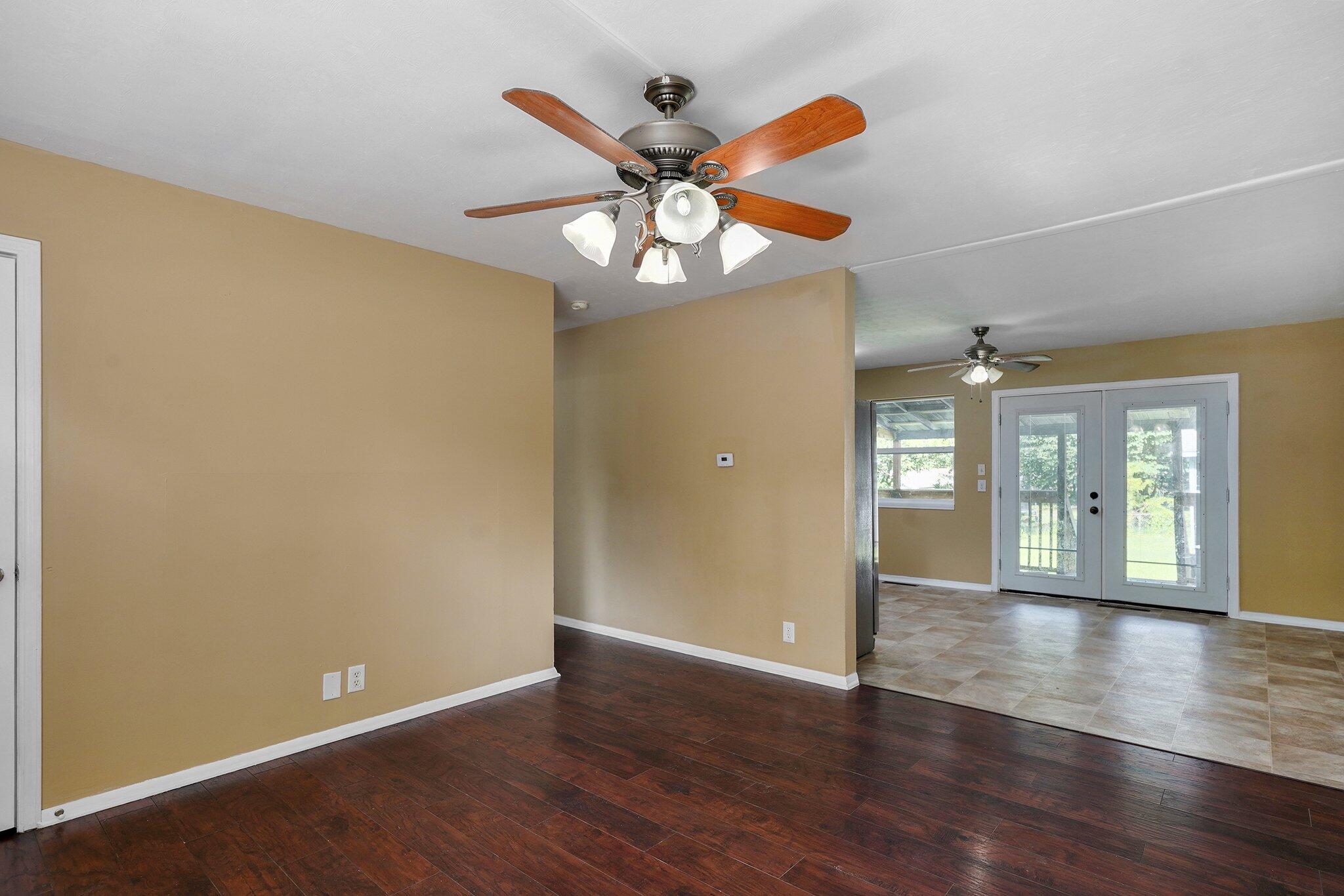3113 North Howard Avenue Property Photo 6