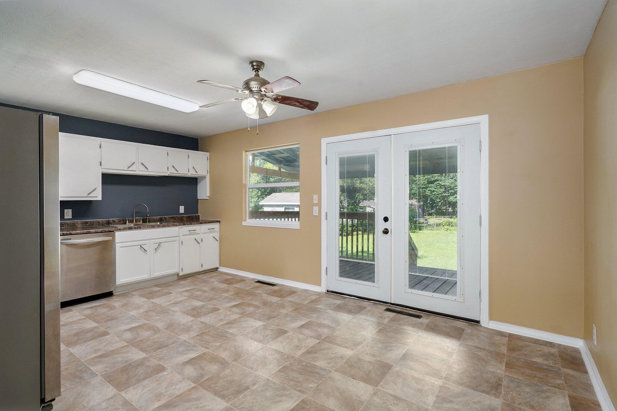 3113 North Howard Avenue Property Photo 8