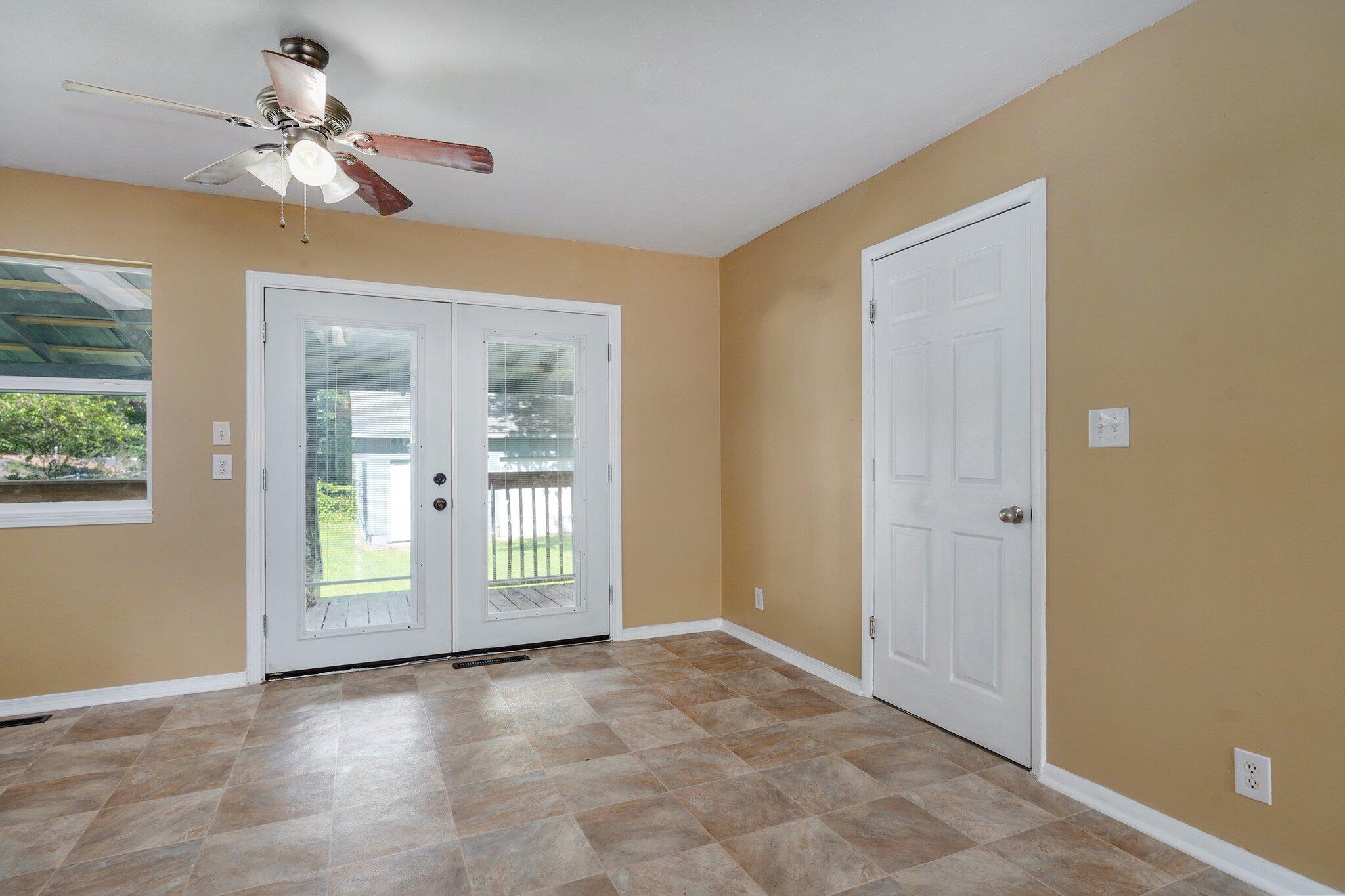 3113 North Howard Avenue Property Photo 17