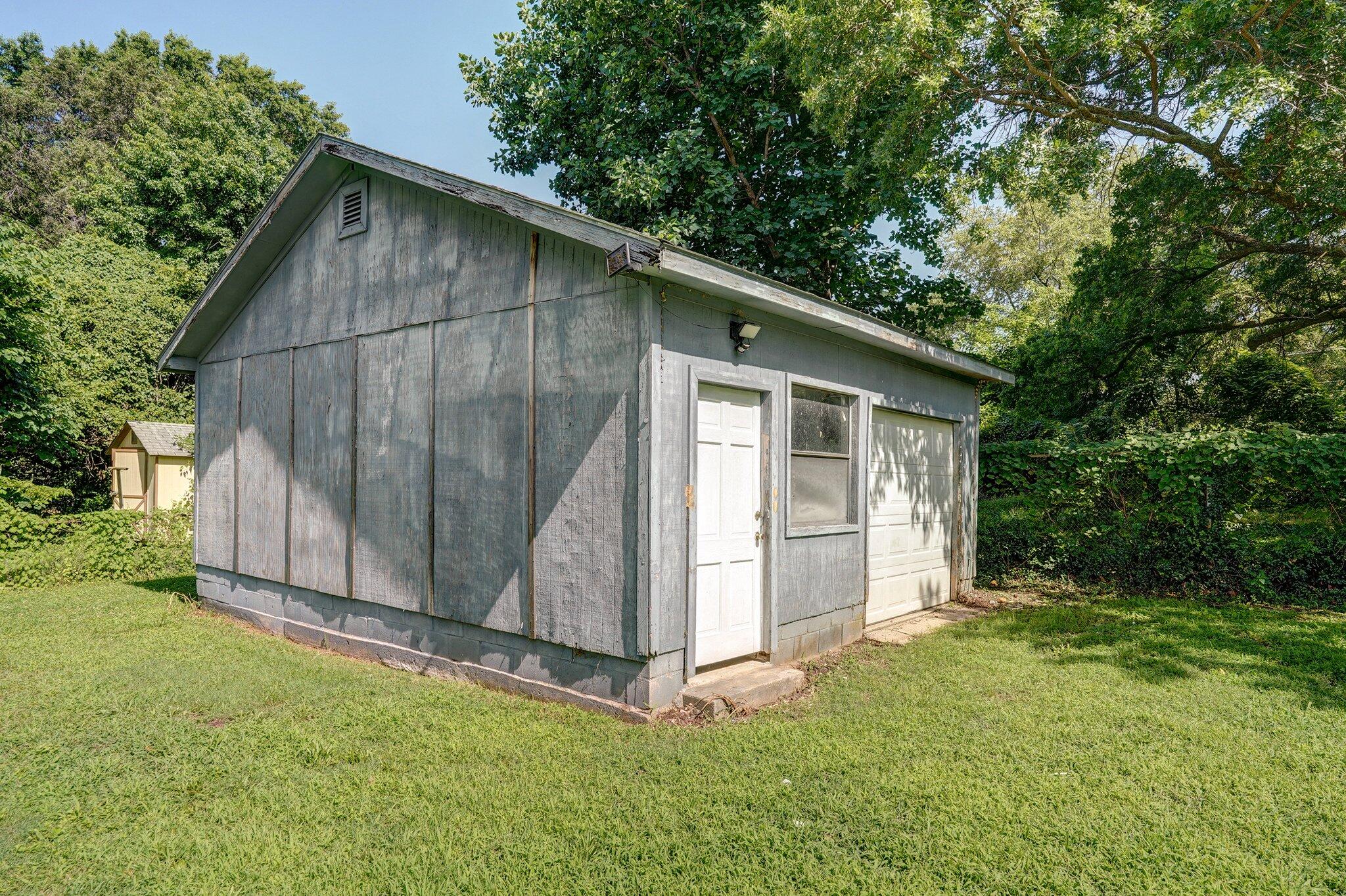 3113 North Howard Avenue Property Photo 24